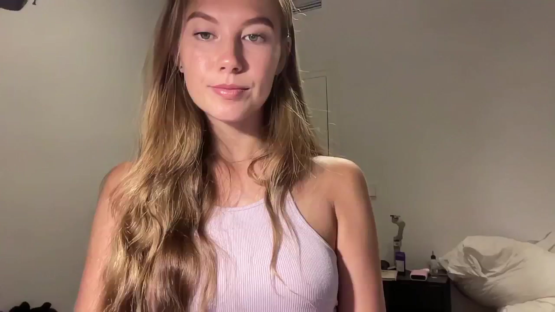 Gallery image thumbnail from SurfGirls's myfreecams stream on, 07/19/2024, 05:06 image 6 of 20