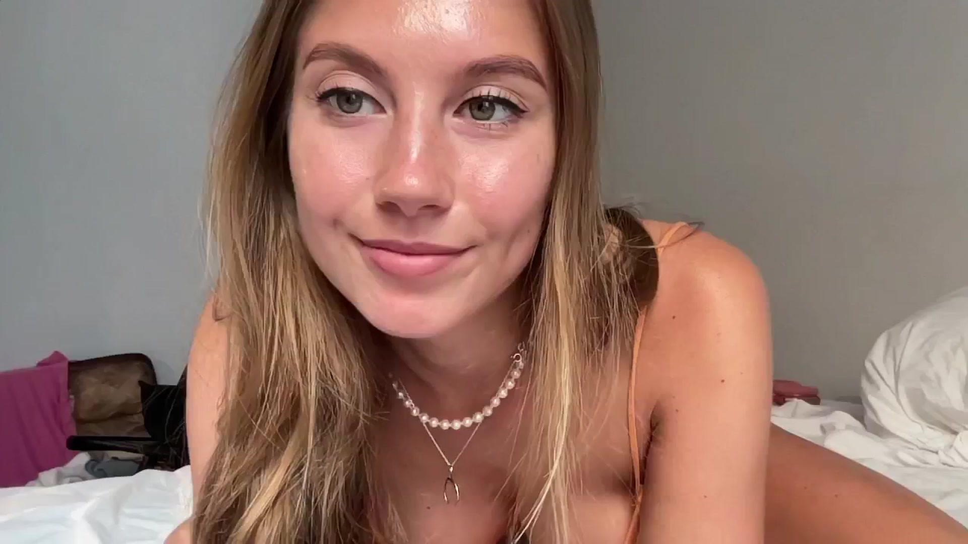 Gallery image thumbnail from SurfGirls's myfreecams stream on, 07/20/2024, 08:36 image 12 of 20