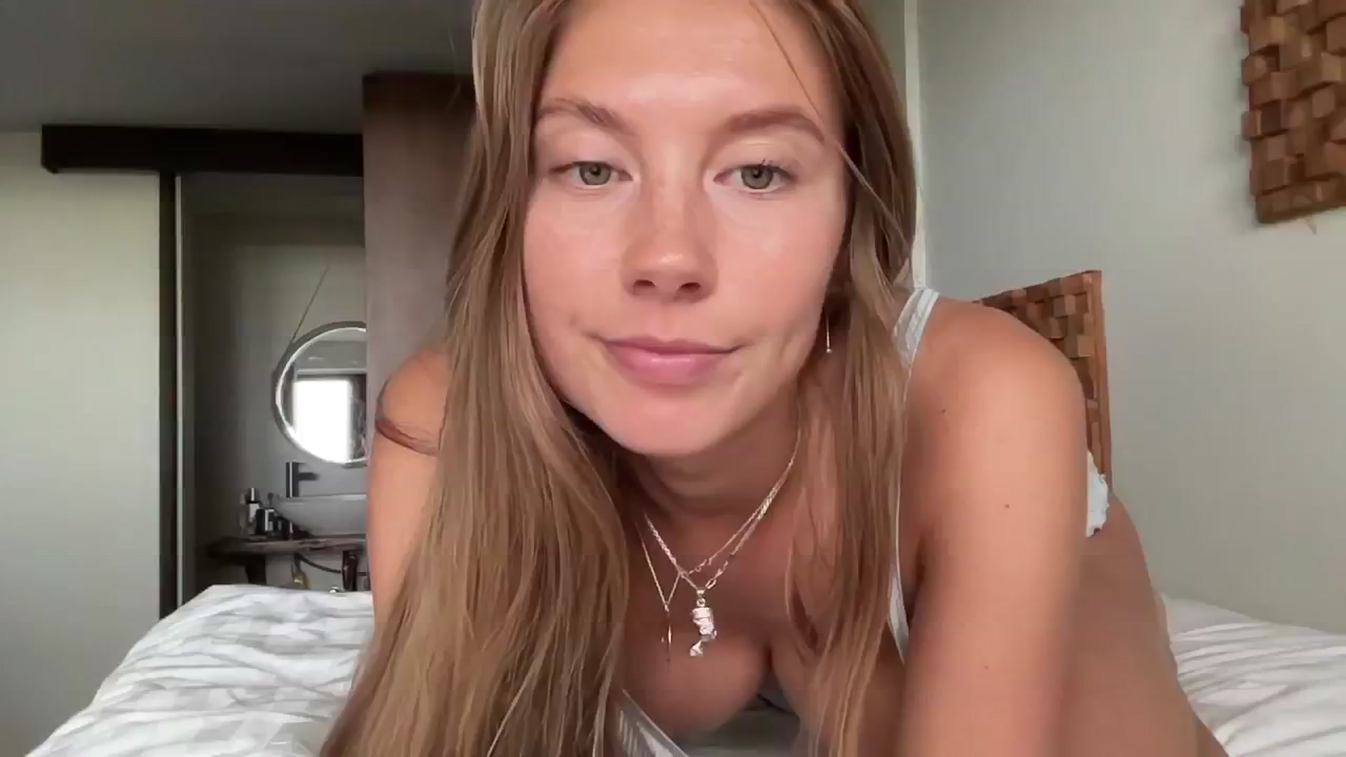 Gallery image thumbnail from SurfGirls's myfreecams stream on, 07/28/2024, 23:24 image 17 of 20