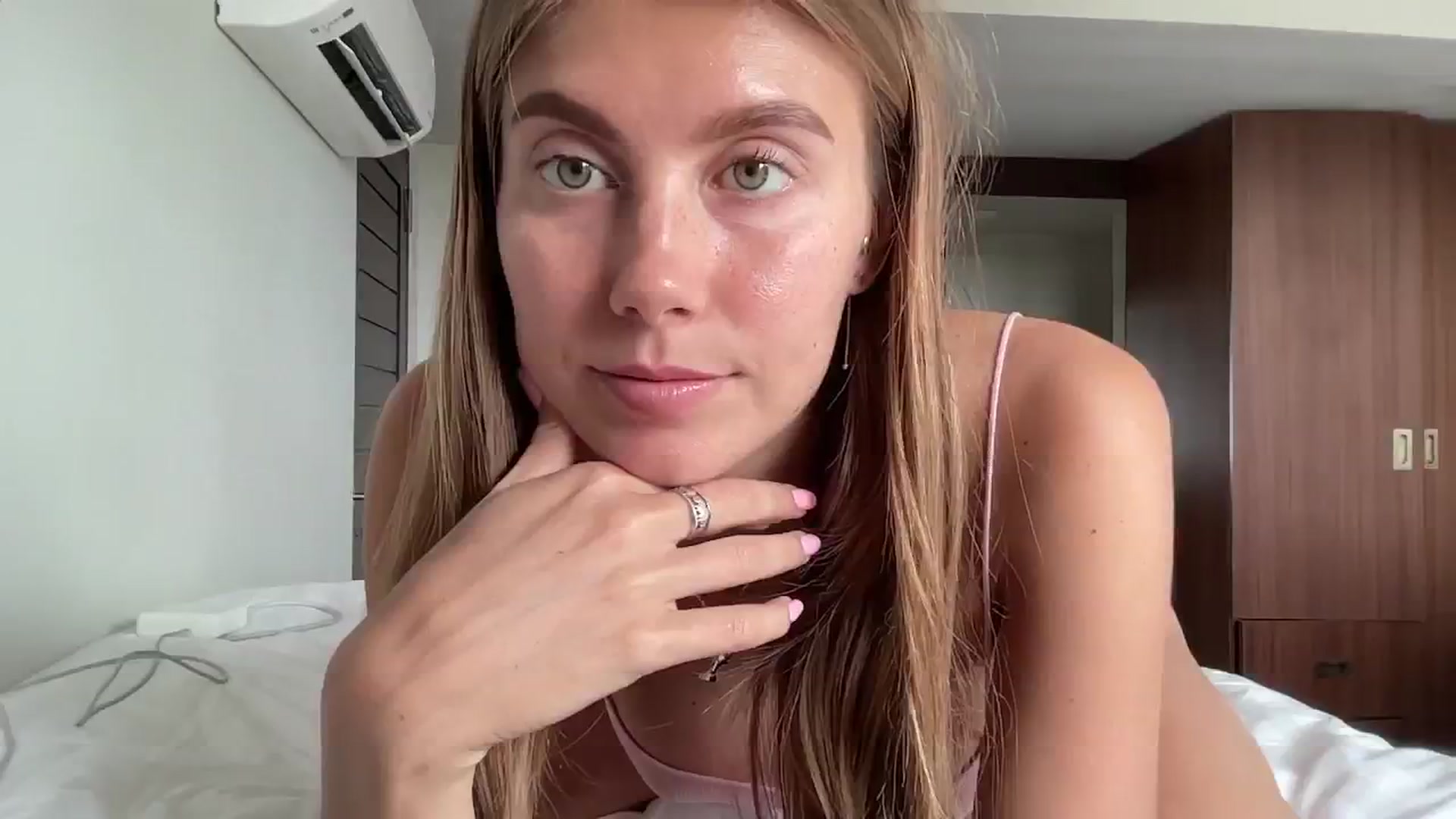 Gallery image thumbnail from SurfGirls's myfreecams stream on, 07/30/2024, 02:23 image 2 of 20