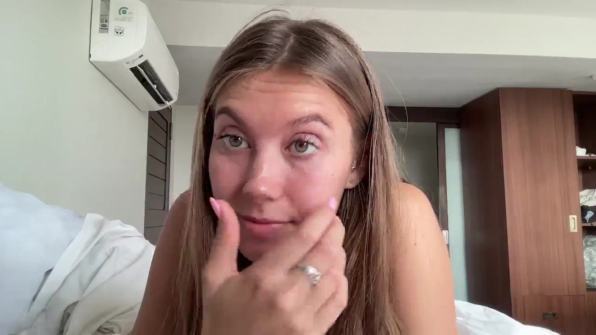 Gallery image thumbnail from SurfGirls's myfreecams stream on, 08/02/2024, 24:28 image 18 of 20