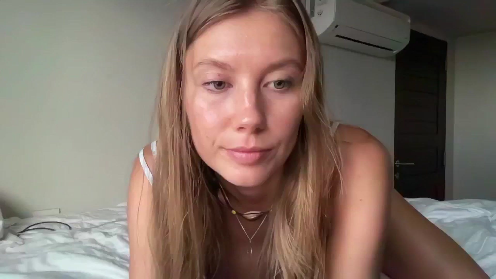 Gallery image thumbnail from SurfGirls's myfreecams stream on, 08/12/2024, 23:13 image 13 of 20