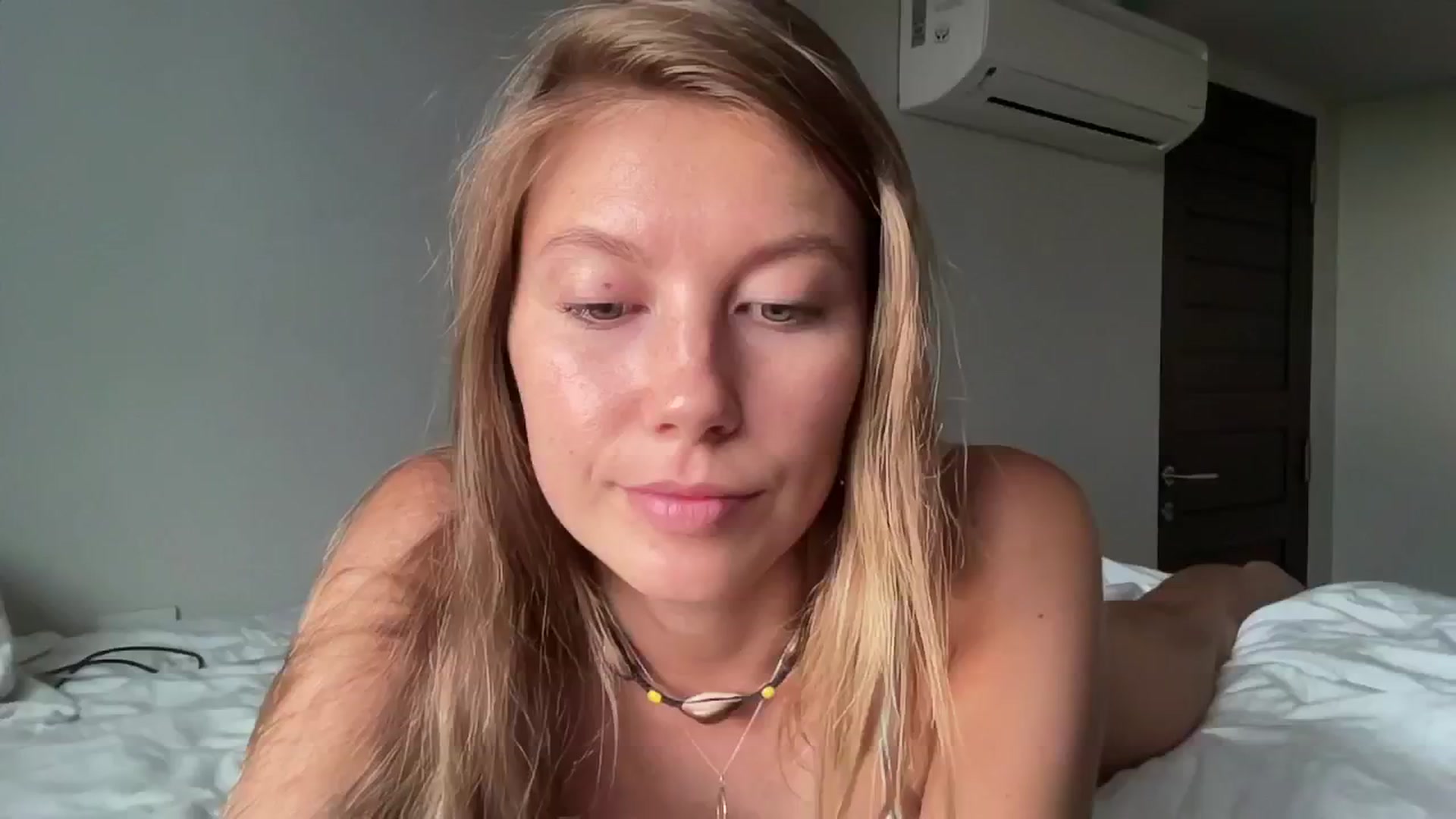 Gallery image thumbnail from SurfGirls's myfreecams stream on, 08/12/2024, 23:13 image 19 of 20