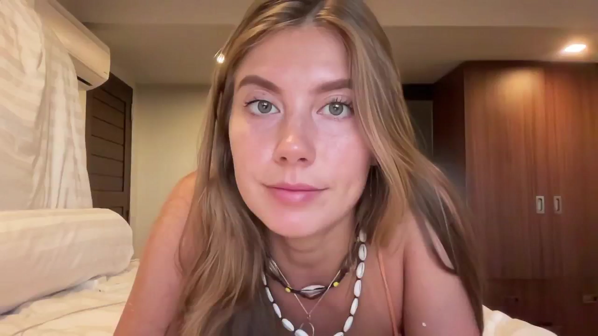 Gallery image thumbnail from SurfGirls's myfreecams stream on, 08/13/2024, 22:36 image 14 of 20