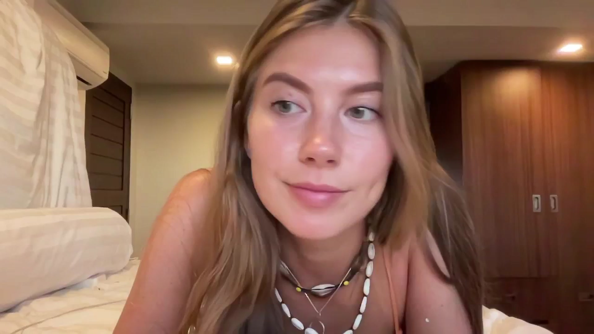 Gallery image thumbnail from SurfGirls's myfreecams stream on, 08/13/2024, 22:36 image 15 of 20