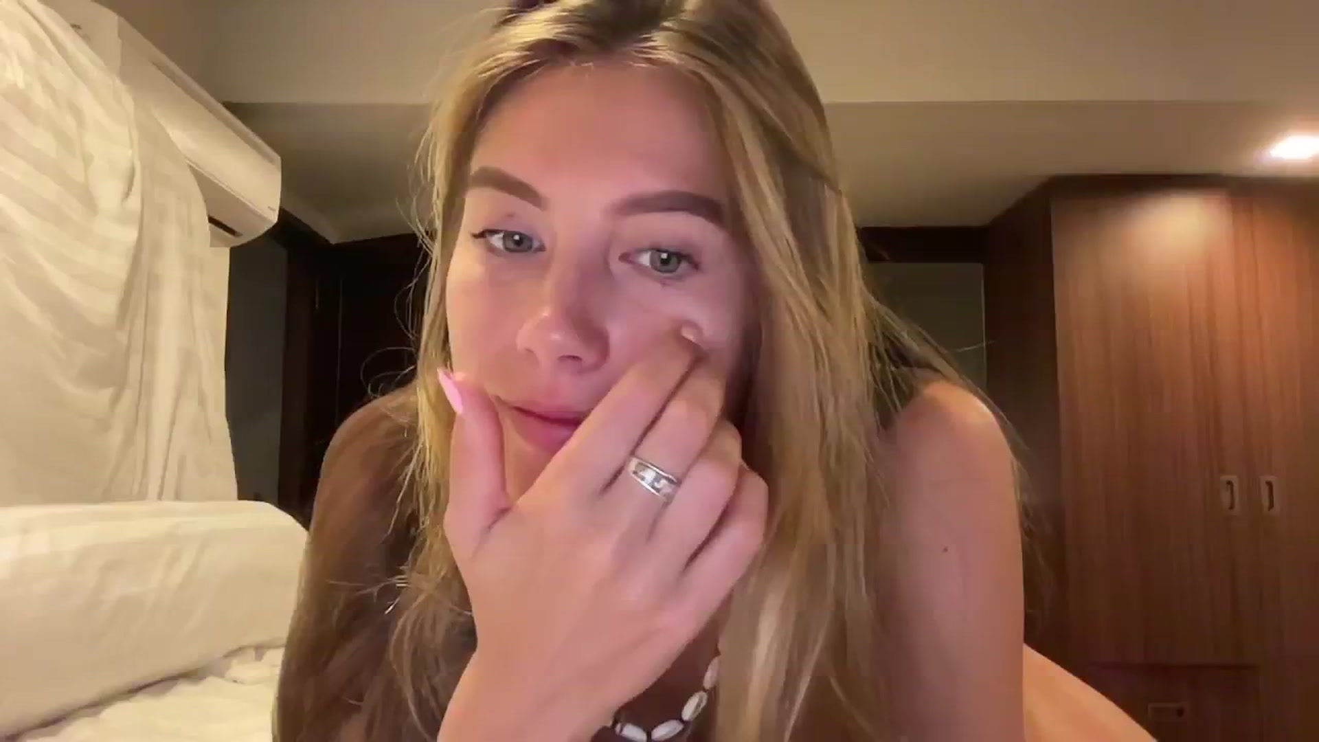 Gallery image thumbnail from SurfGirls's myfreecams stream on, 08/13/2024, 22:36 image 3 of 20