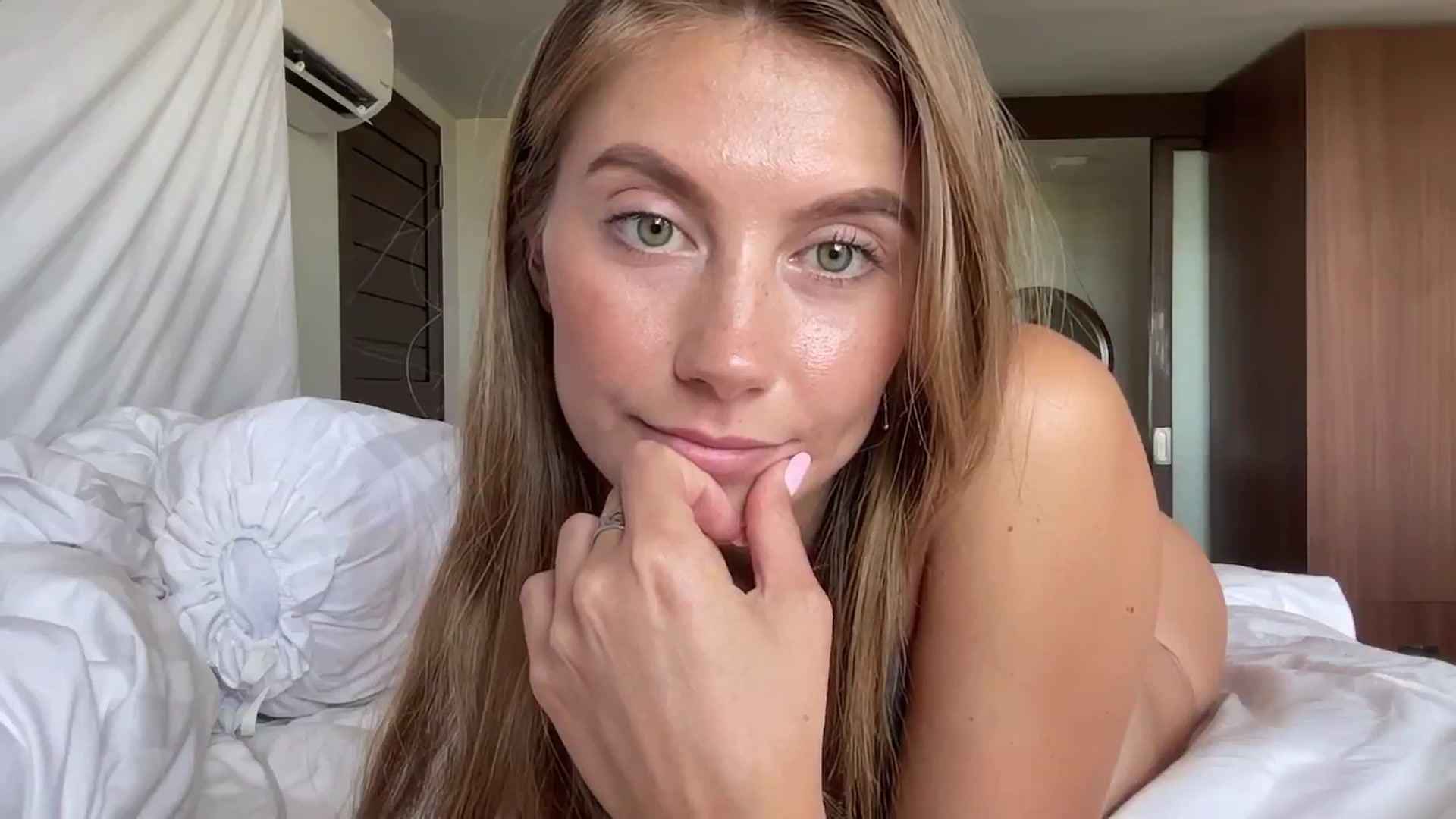 Gallery image thumbnail from SurfGirls's myfreecams stream on, 08/15/2024, 03:23 image 9 of 20