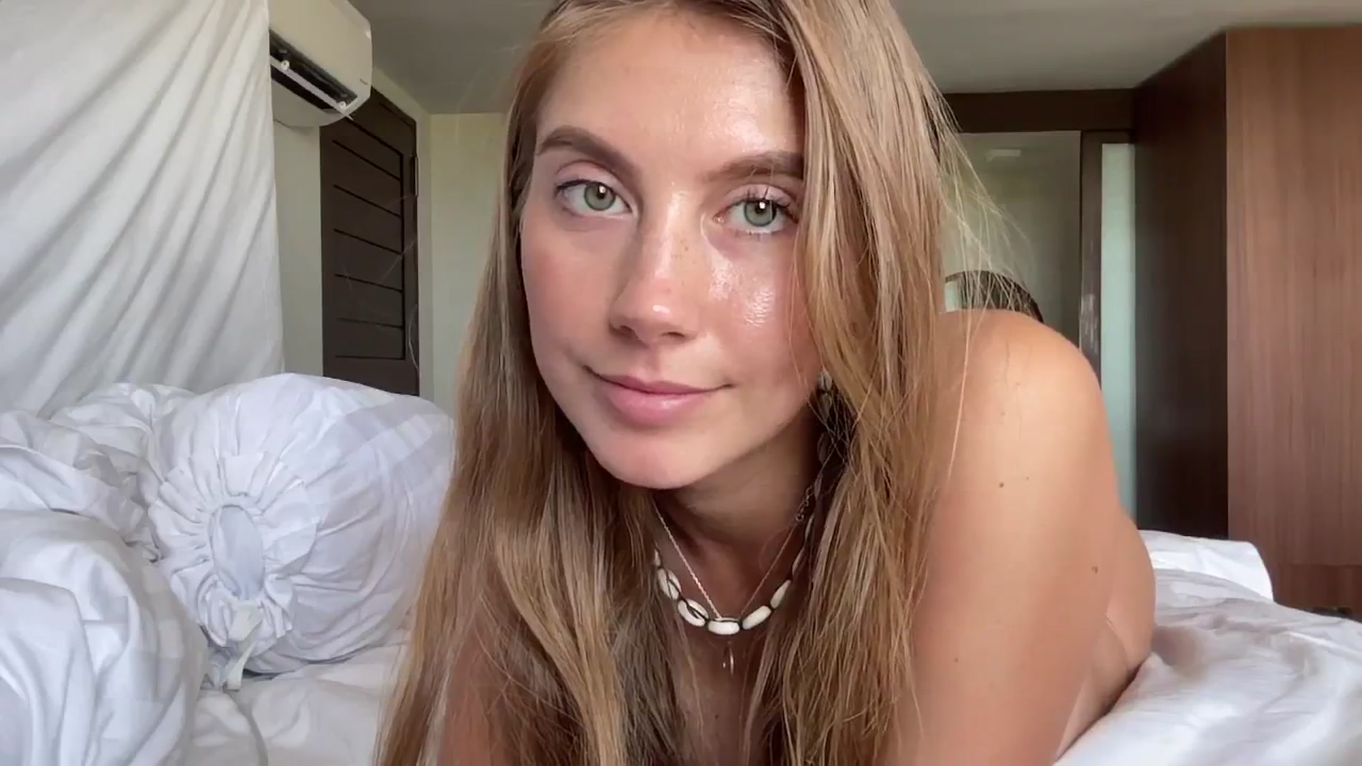 Gallery image thumbnail from SurfGirls's myfreecams stream on, 08/15/2024, 03:23 image 11 of 20