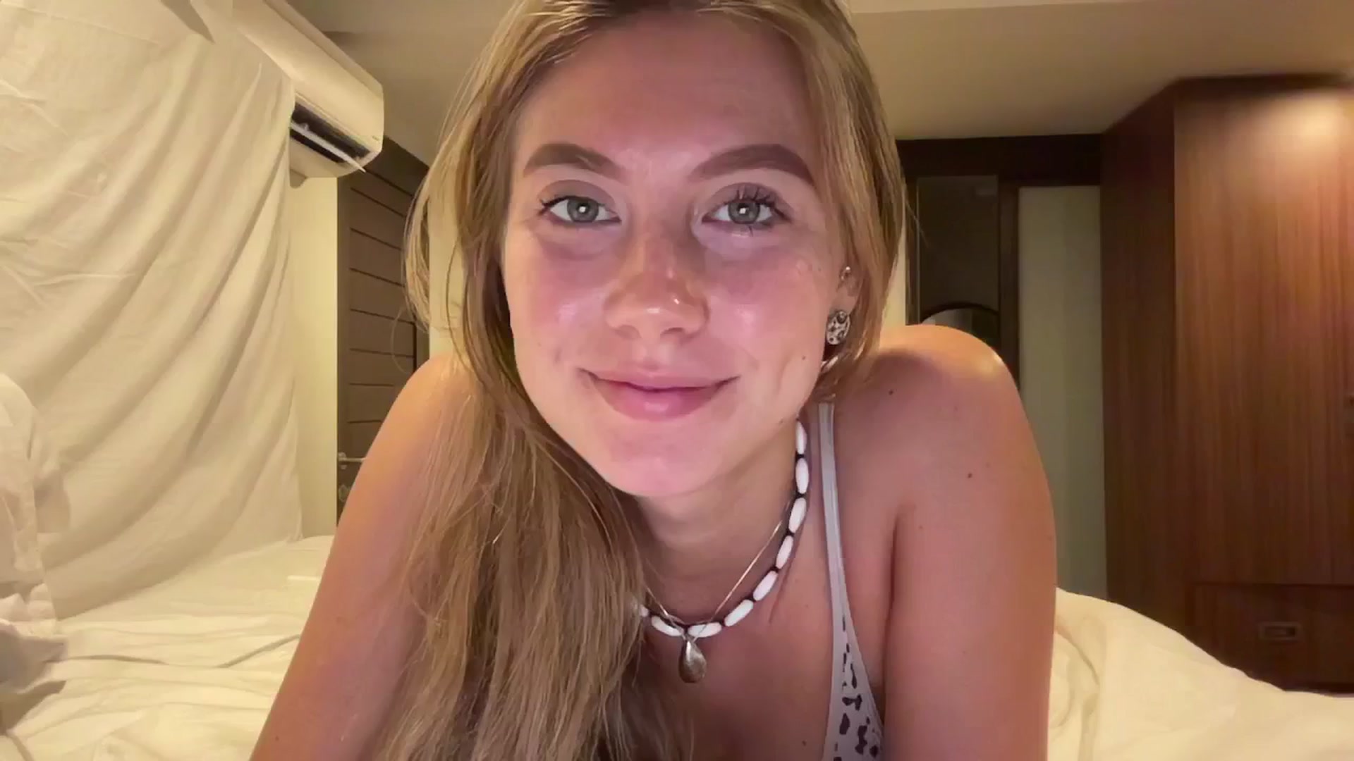 Gallery image thumbnail from SurfGirls's myfreecams stream on, 08/22/2024, 22:30 image 5 of 20