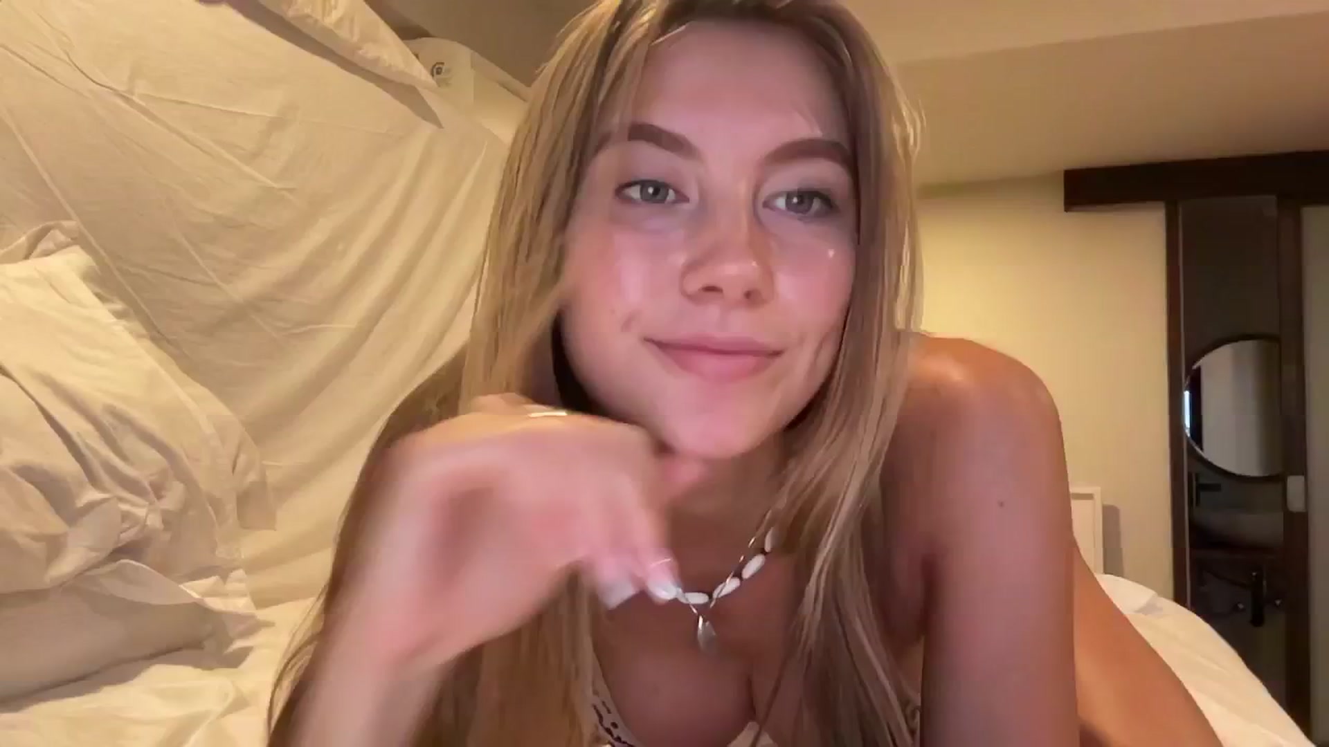 Gallery image thumbnail from SurfGirls's myfreecams stream on, 08/22/2024, 22:30 image 15 of 20