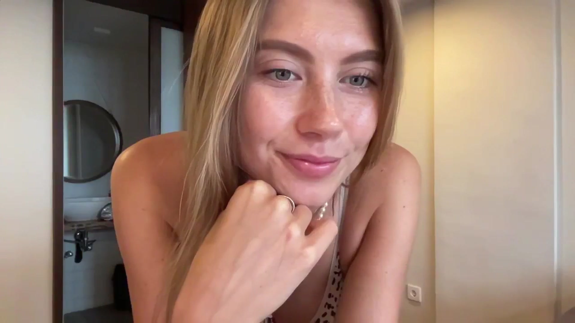 Gallery image thumbnail from SurfGirls's myfreecams stream on, 08/24/2024, 23:45 image 9 of 20