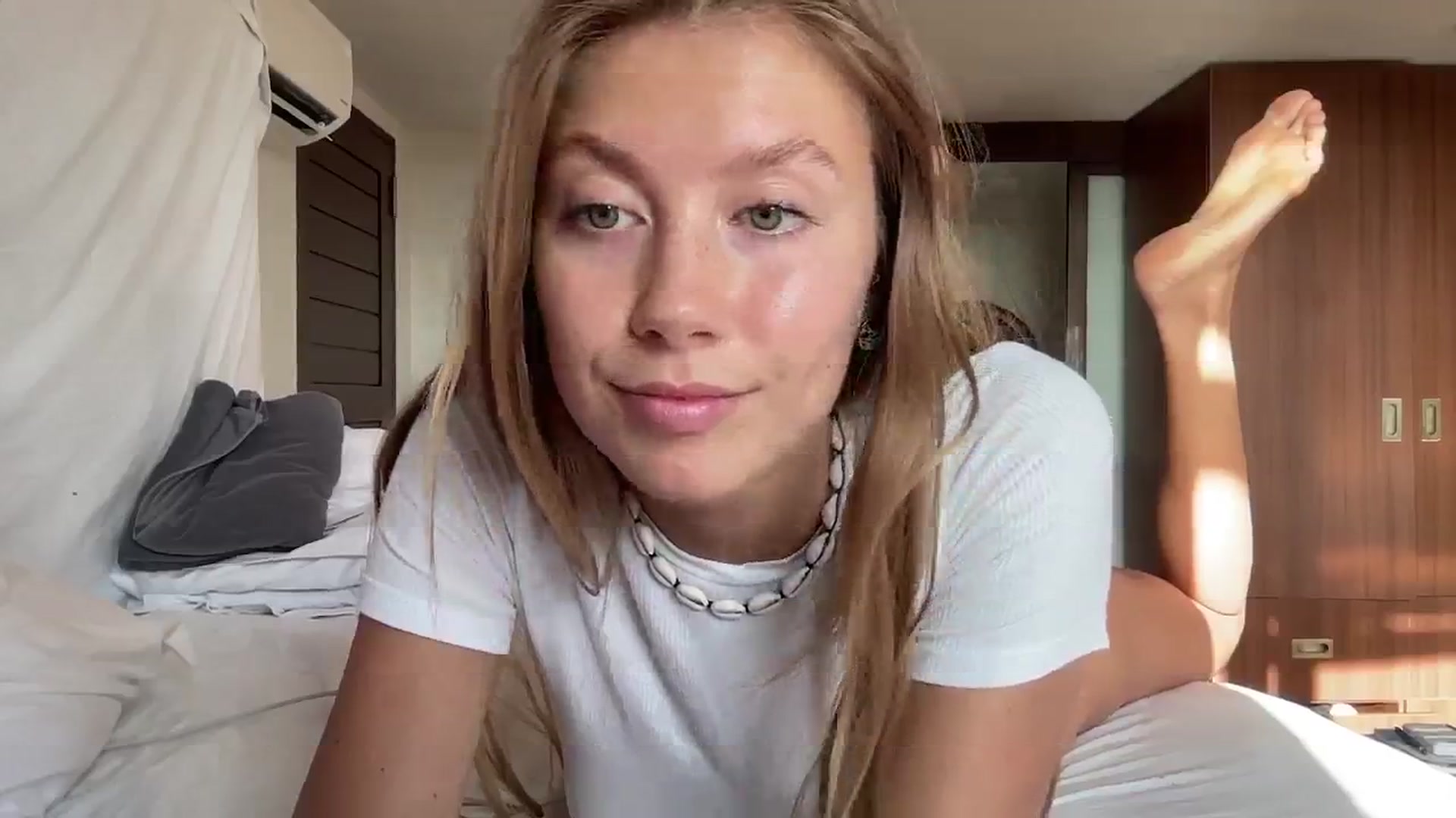 Gallery image thumbnail from SurfGirls's myfreecams stream on, 09/04/2024, 23:40 image 17 of 20
