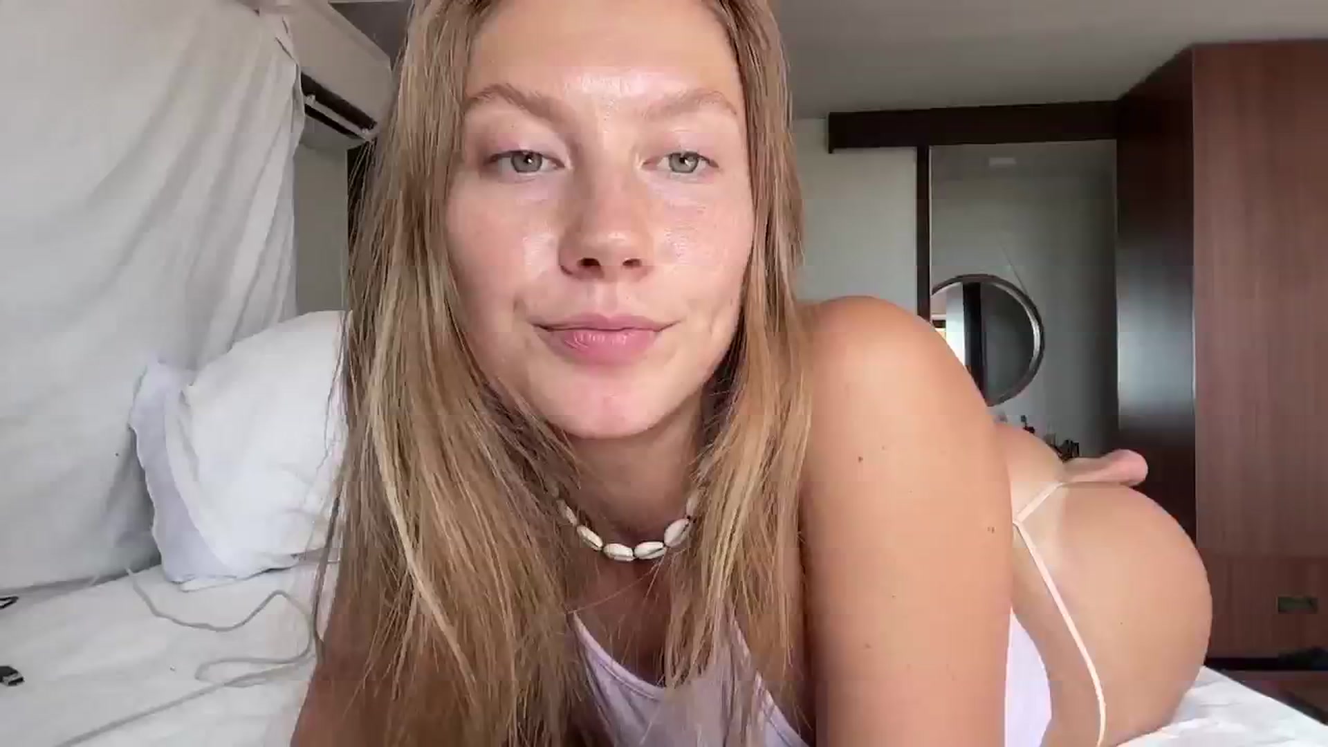 Gallery image thumbnail from SurfGirls's myfreecams stream on, 09/06/2024, 01:31 image 17 of 20