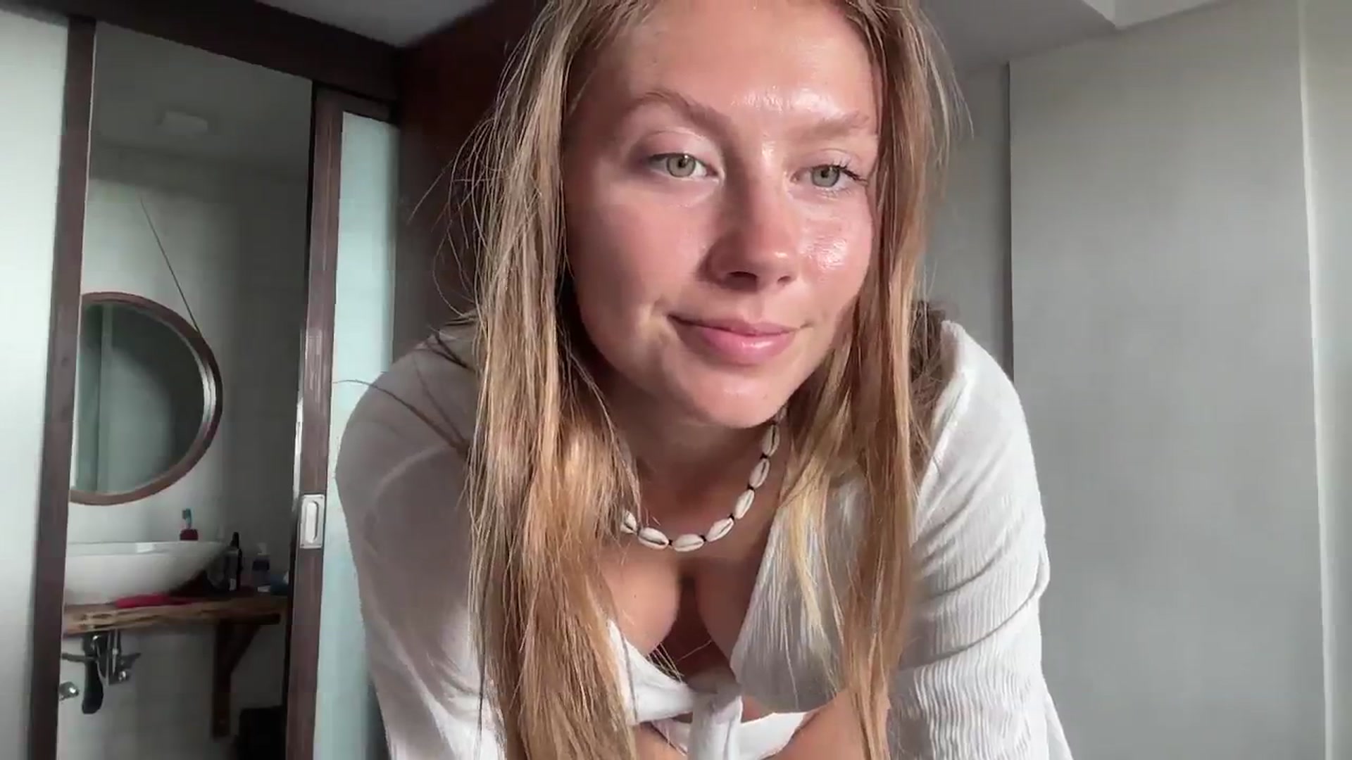 Gallery image thumbnail from SurfGirls's myfreecams stream on, 09/09/2024, 24:00 image 17 of 20