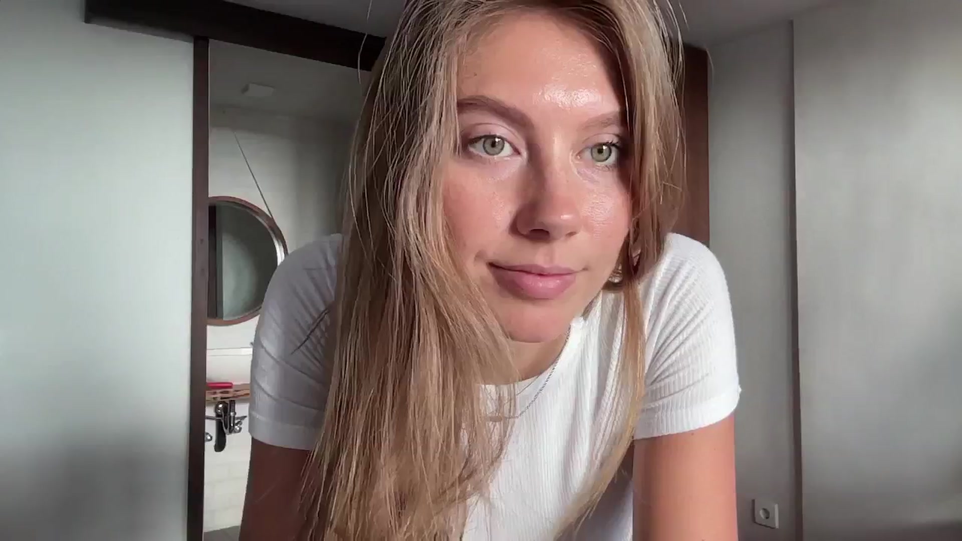 Gallery image thumbnail from SurfGirls's myfreecams stream on, 09/17/2024, 23:34 image 10 of 20