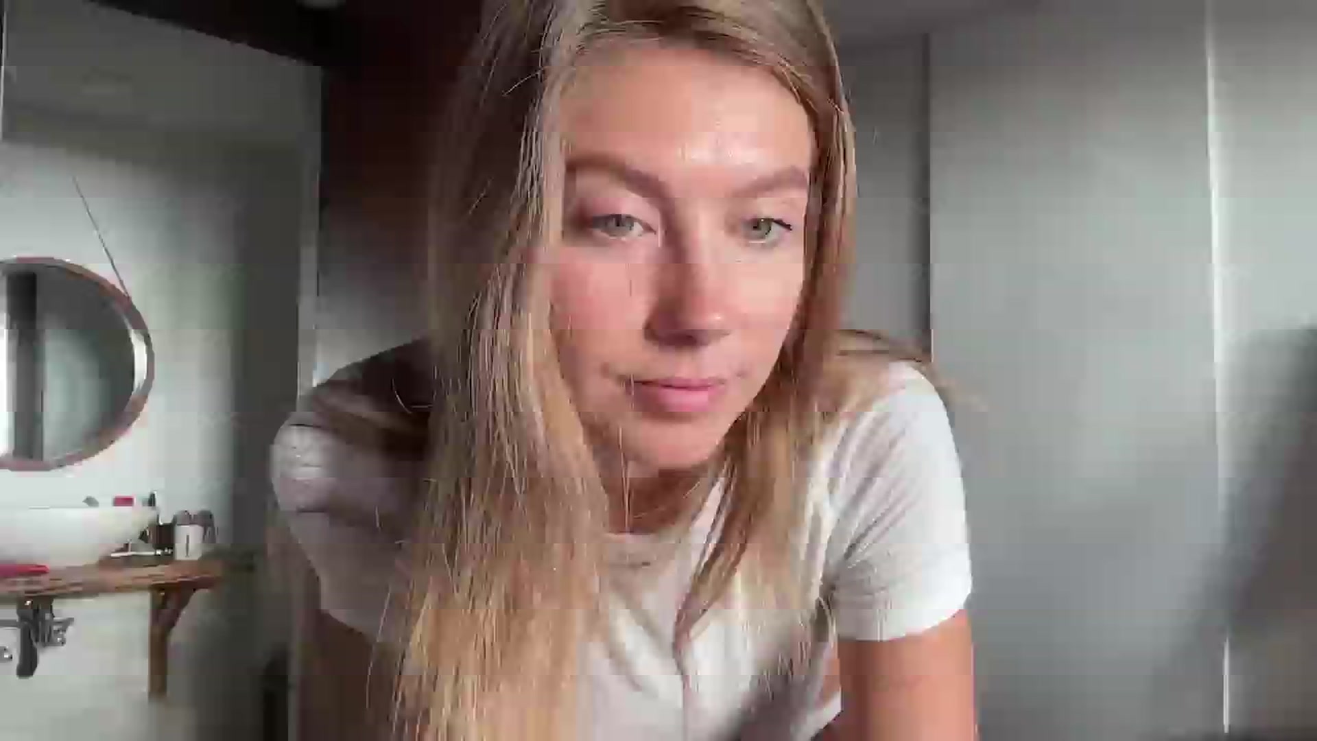 Gallery image thumbnail from SurfGirls's myfreecams stream on, 09/17/2024, 23:34 image 3 of 20