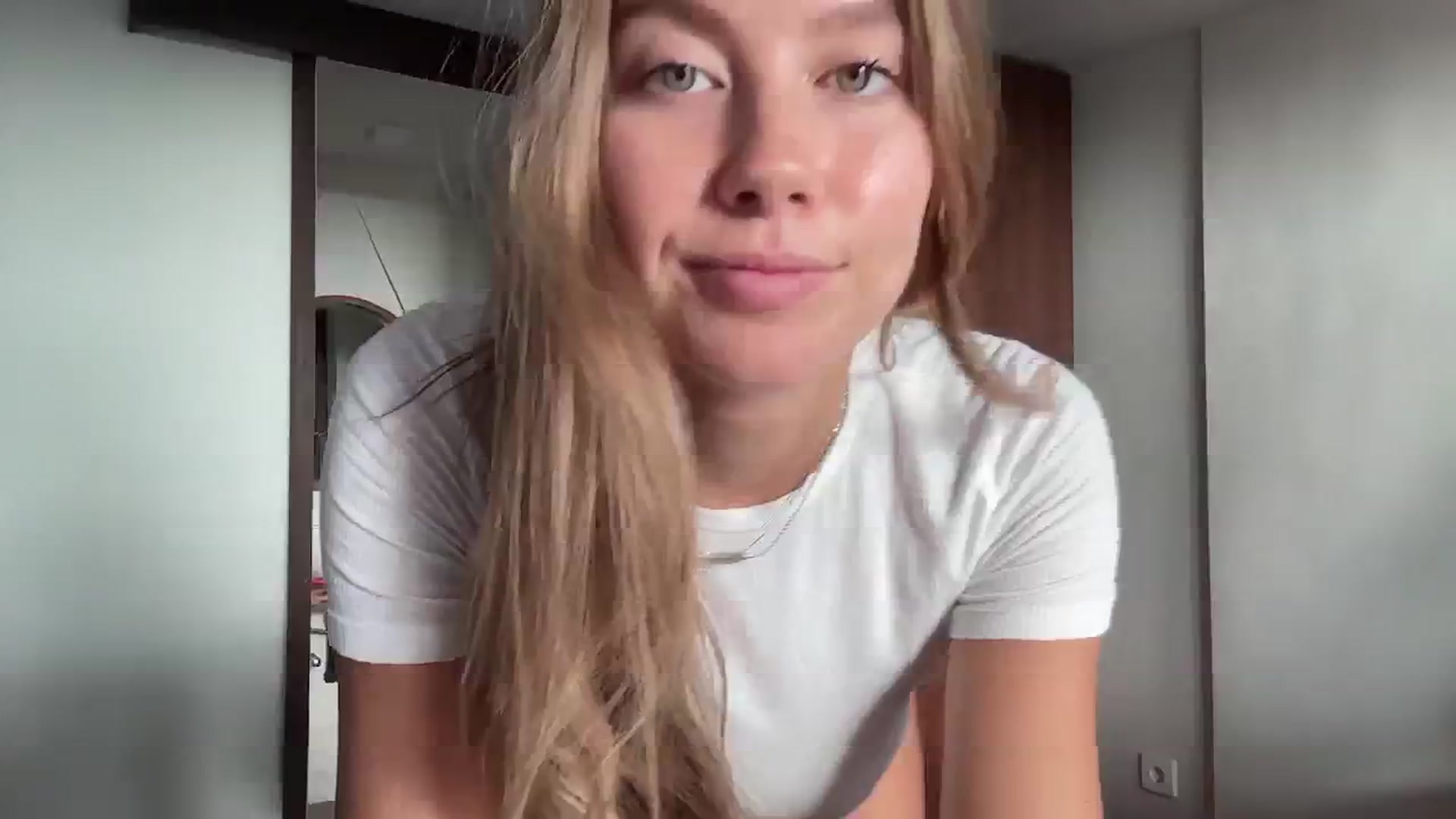 Gallery image thumbnail from SurfGirls's myfreecams stream on, 09/17/2024, 23:34 image 9 of 20