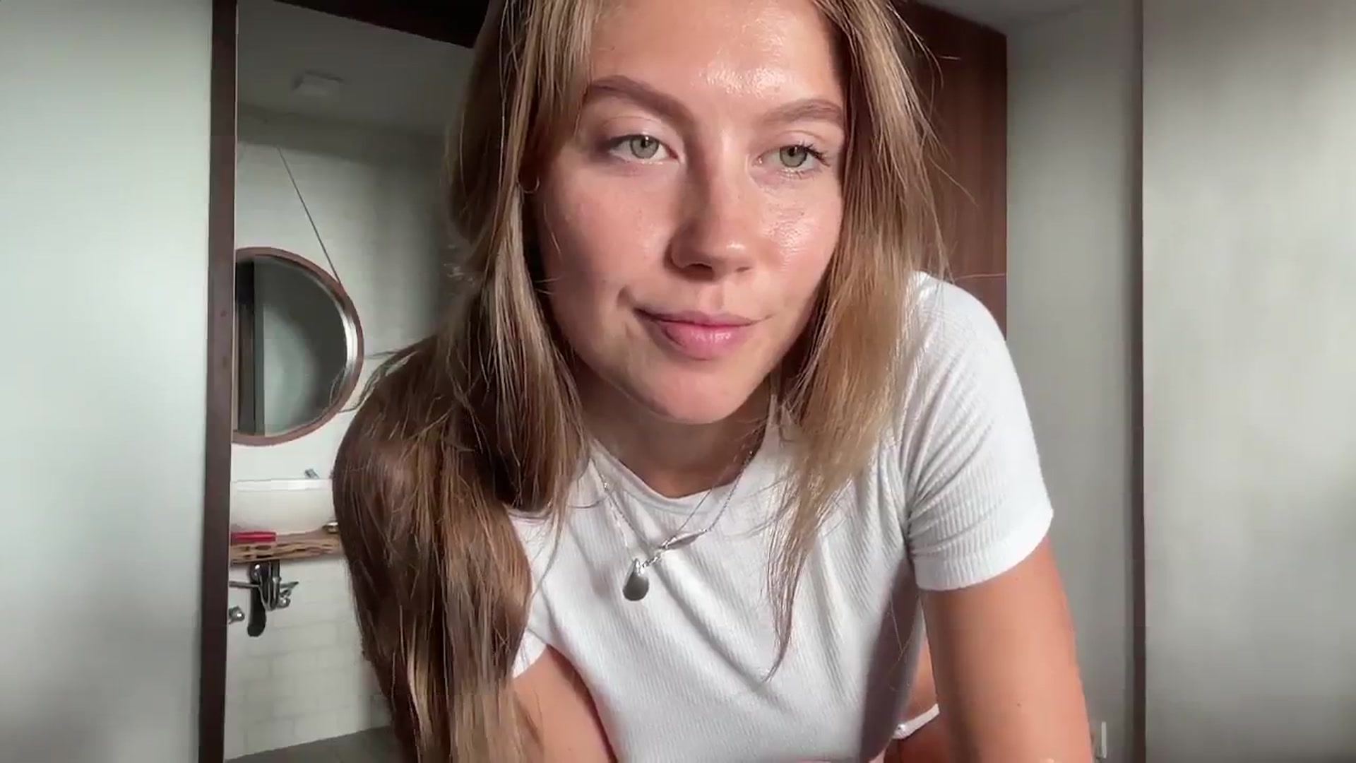 Gallery image thumbnail from SurfGirls's myfreecams stream on, 09/17/2024, 23:53 image 3 of 20