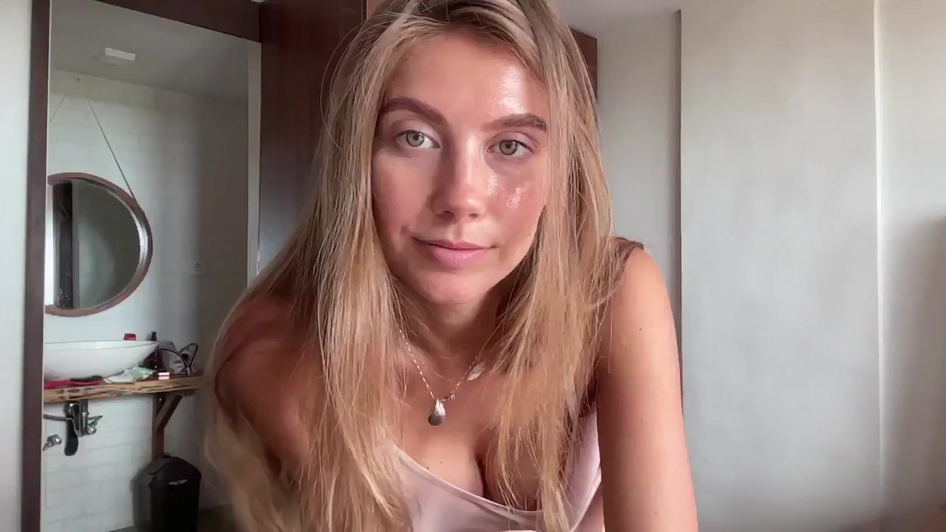 Gallery image thumbnail from SurfGirls's myfreecams stream on, 09/20/2024, 01:43 image 4 of 20