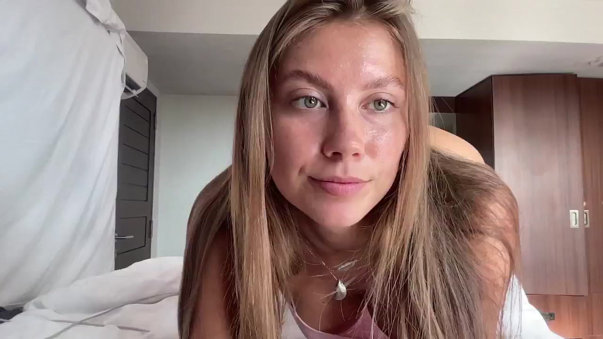 Gallery image thumbnail from SurfGirls's myfreecams stream on, 09/25/2024, 24:00 image 11 of 20