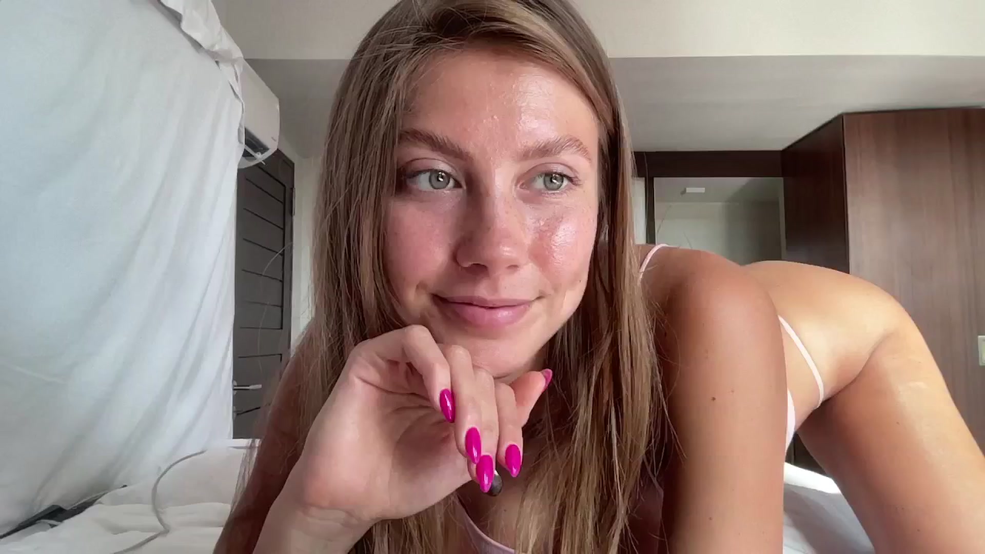 Gallery image thumbnail from SurfGirls's myfreecams stream on, 09/25/2024, 24:25 image 5 of 20