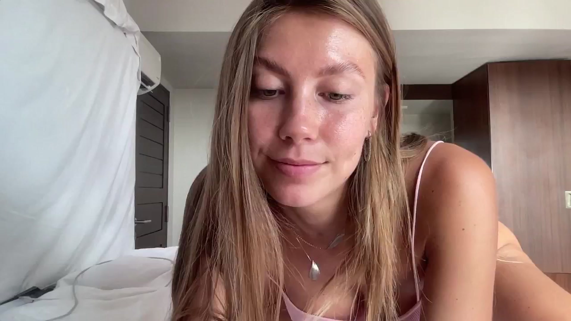 Gallery image thumbnail from SurfGirls's myfreecams stream on, 09/25/2024, 24:25 image 1 of 20