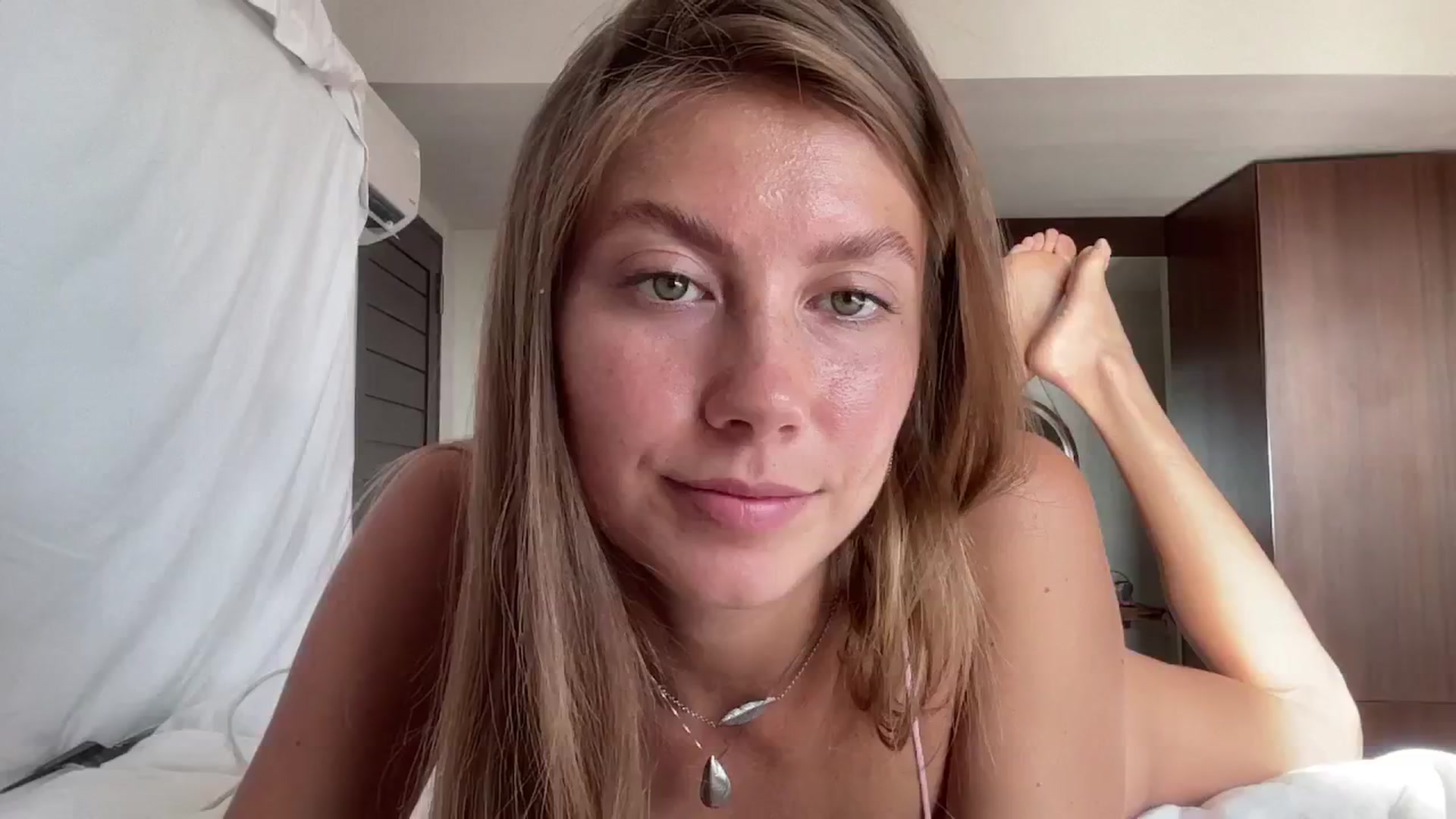 Gallery image thumbnail from SurfGirls's myfreecams stream on, 09/25/2024, 24:25 image 16 of 20