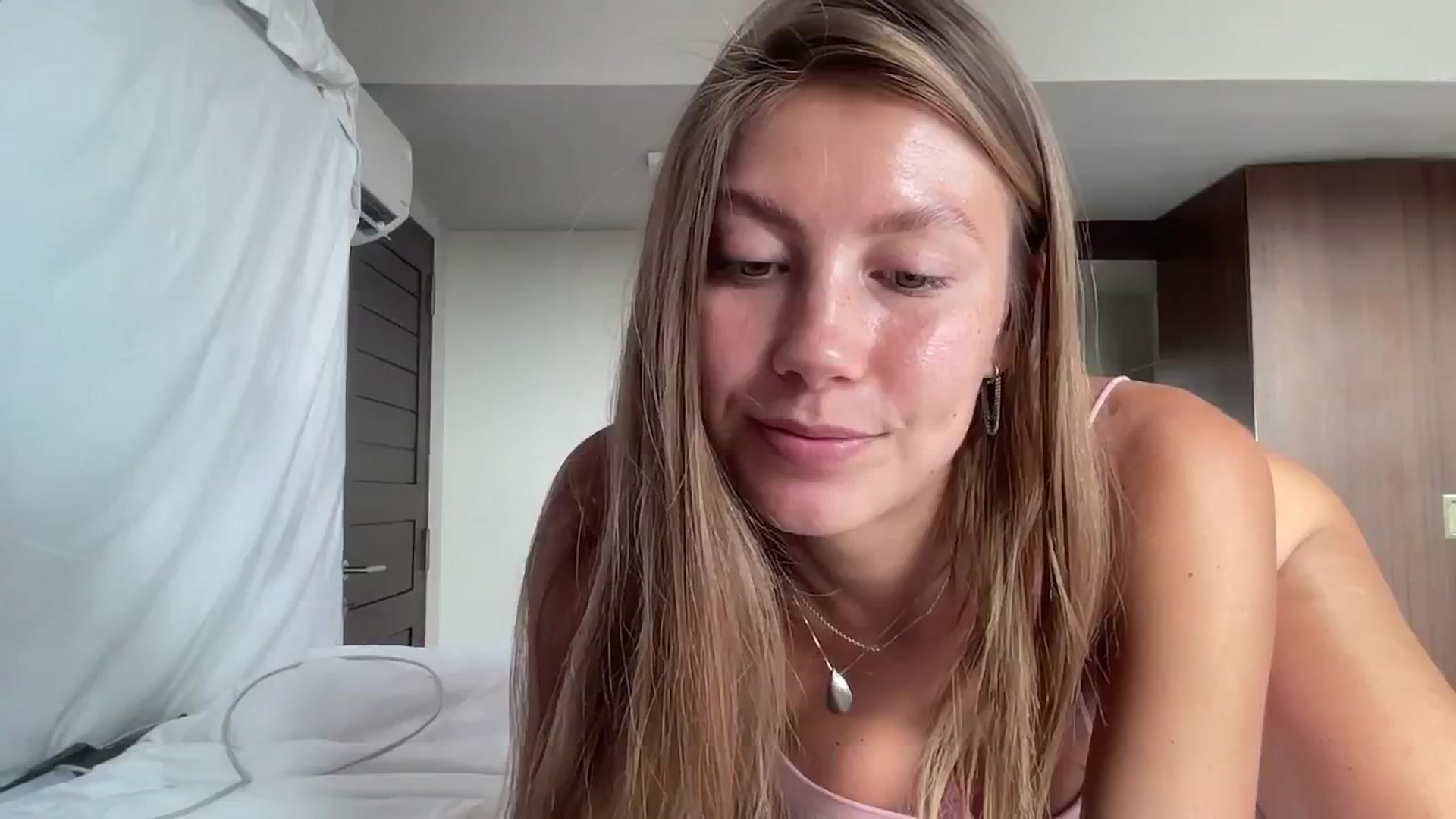 Gallery image thumbnail from SurfGirls's myfreecams stream on, 09/25/2024, 24:25 image 3 of 20