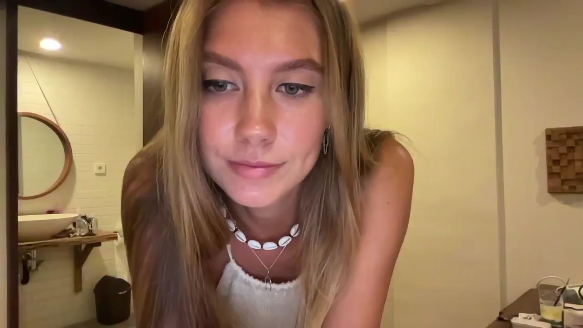 Gallery image thumbnail from SurfGirls's myfreecams stream on, 10/09/2024, 11:18 image 12 of 20