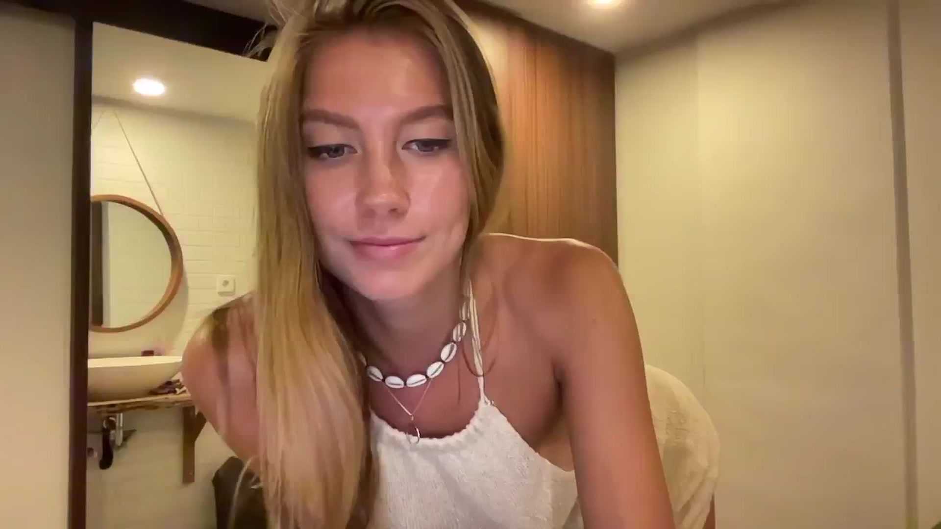 Gallery image thumbnail from SurfGirls's myfreecams stream on, 10/09/2024, 11:18 image 14 of 20