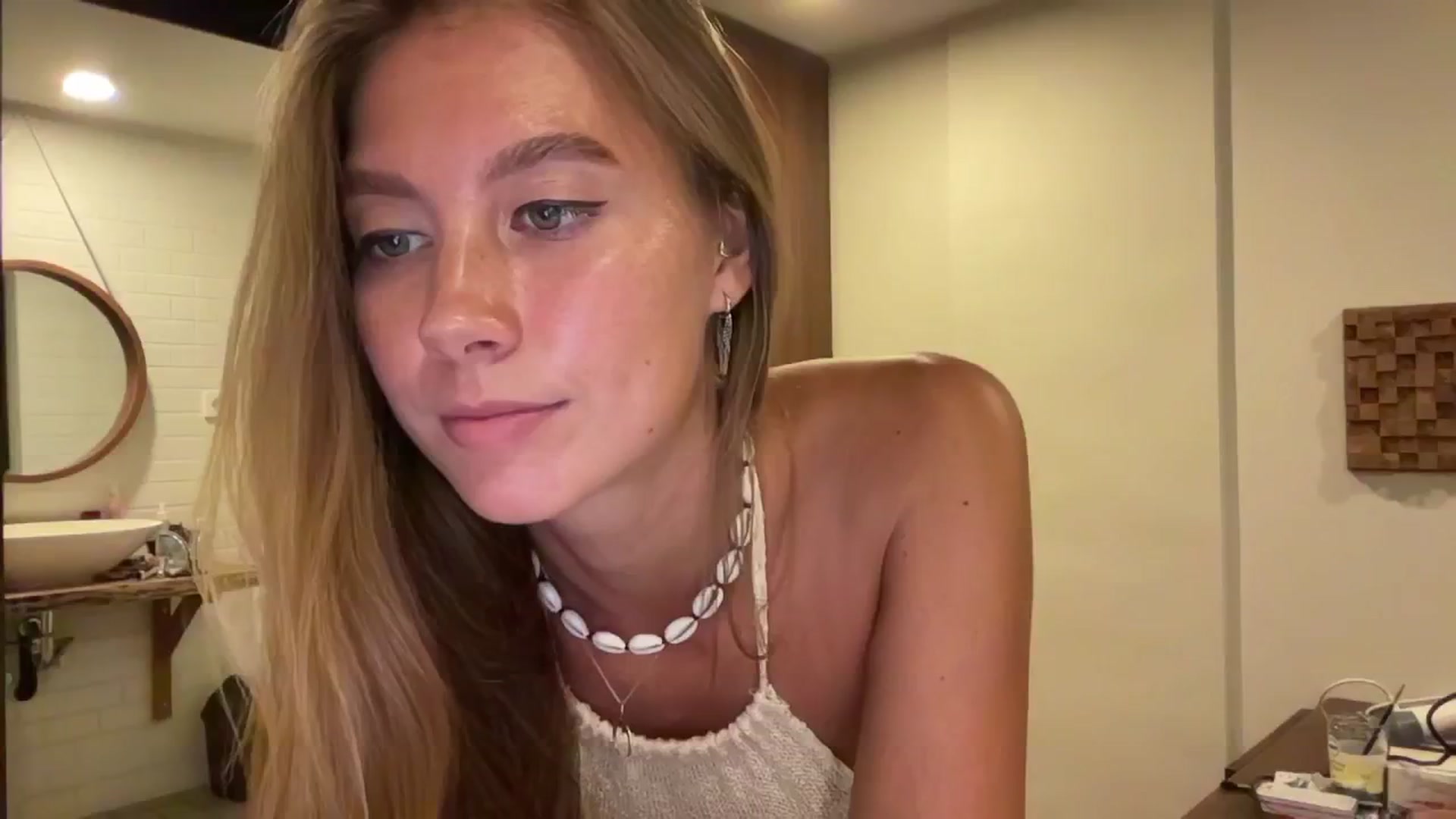 Gallery image thumbnail from SurfGirls's myfreecams stream on, 10/09/2024, 11:18 image 15 of 20