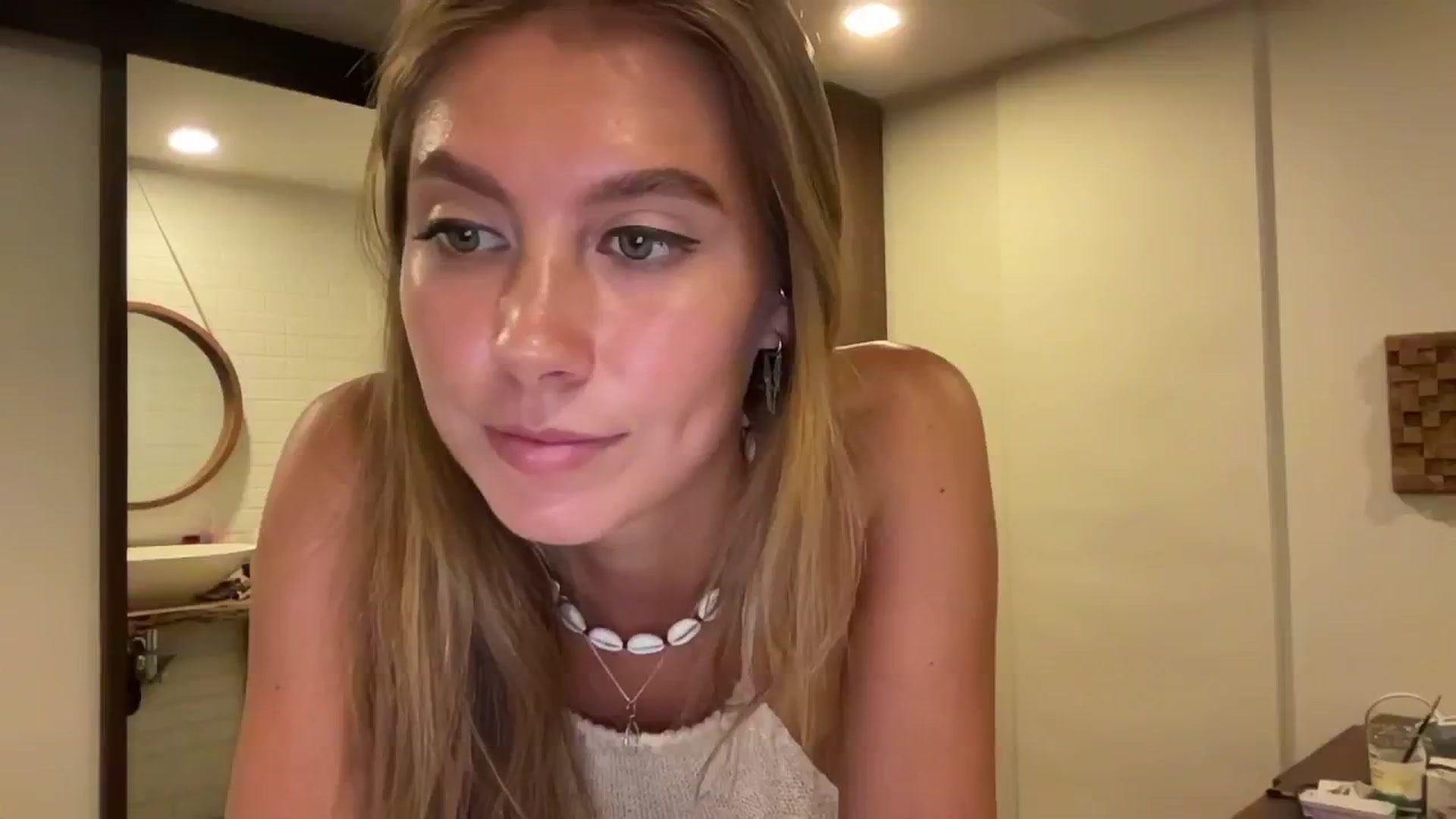 Gallery image thumbnail from SurfGirls's myfreecams stream on, 10/09/2024, 11:18 image 20 of 20