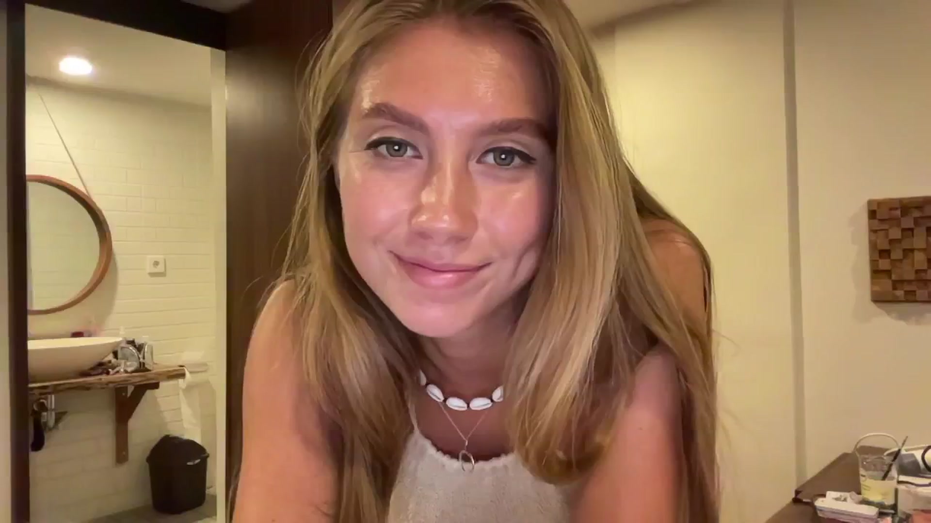 Gallery image thumbnail from SurfGirls's myfreecams stream on, 10/09/2024, 11:18 image 9 of 20