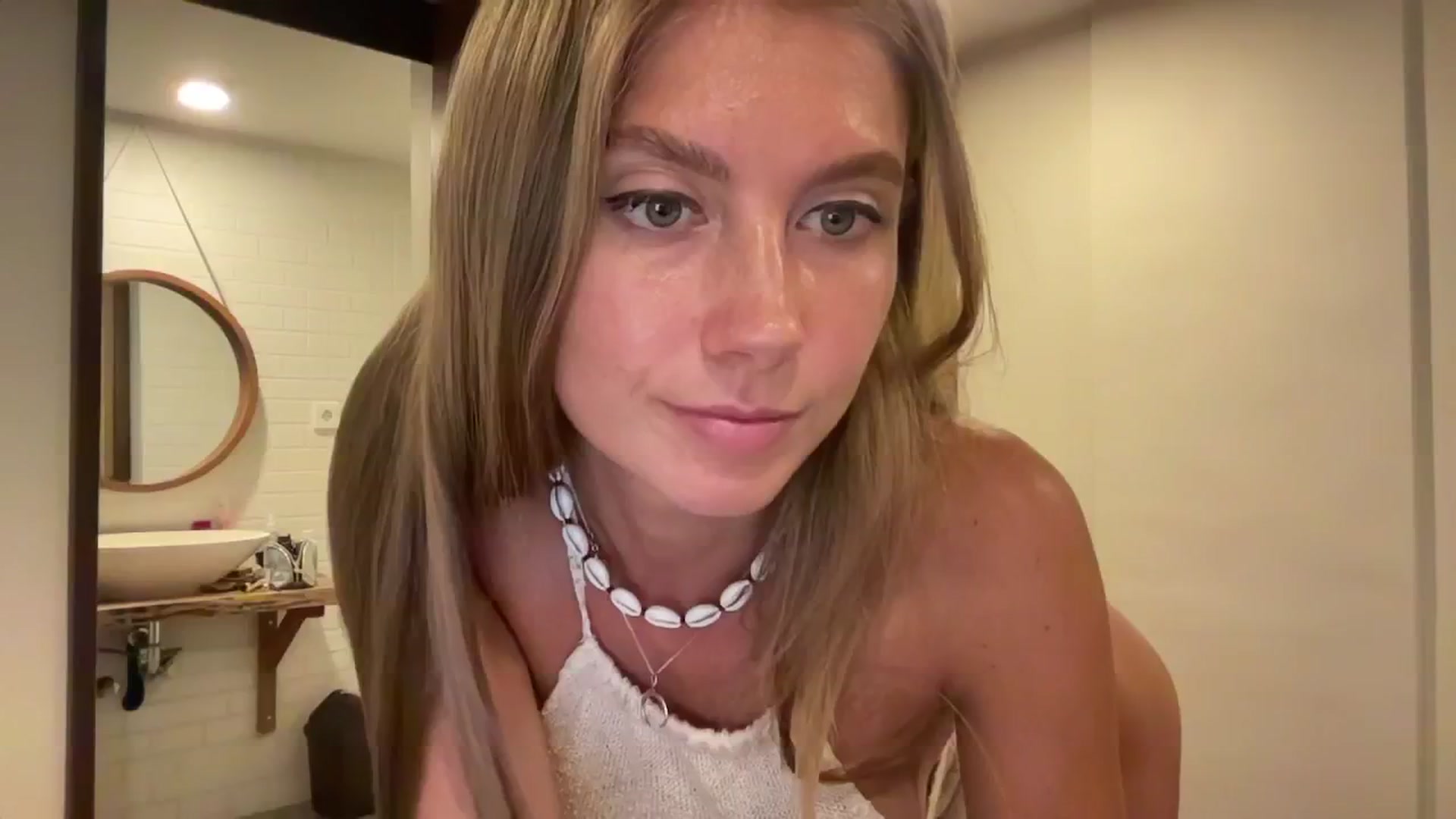 Gallery image thumbnail from SurfGirls's myfreecams stream on, 10/09/2024, 11:18 image 11 of 20