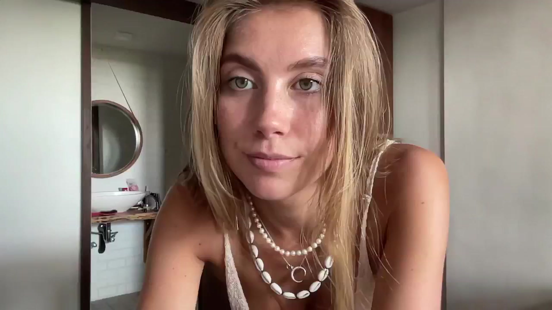 Gallery image thumbnail from SurfGirls's myfreecams stream on, 10/10/2024, 02:18 image 4 of 20