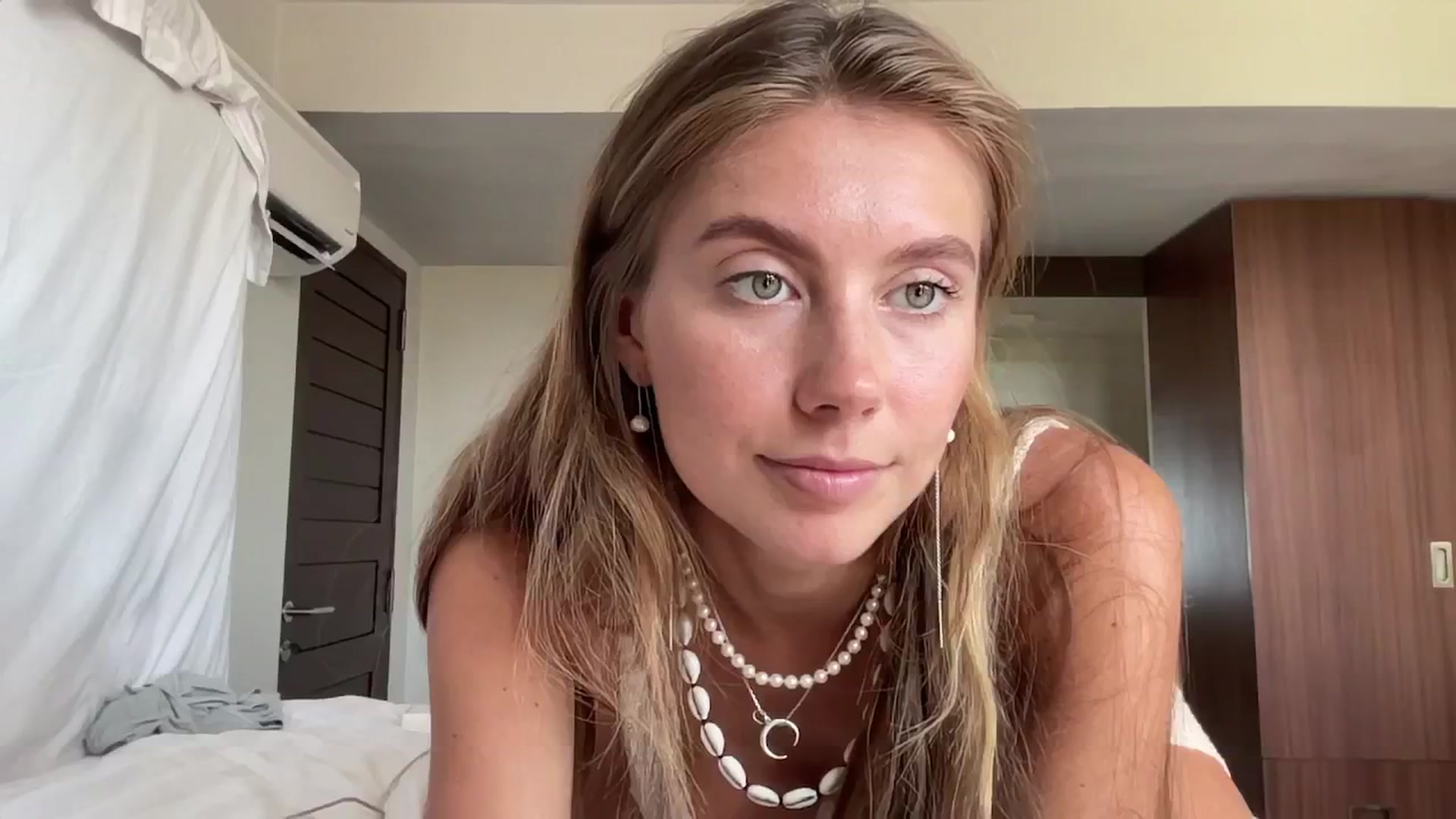 Gallery image thumbnail from SurfGirls's myfreecams stream on, 10/10/2024, 02:18 image 8 of 20