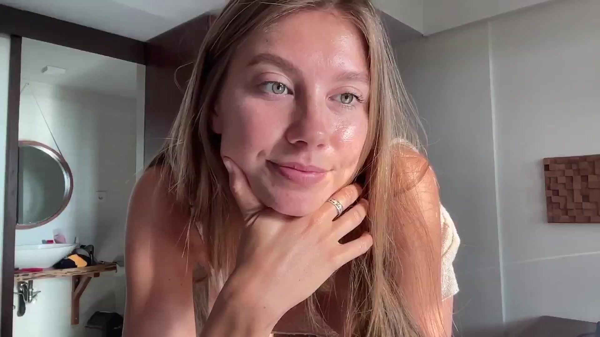 Gallery image thumbnail from SurfGirls's myfreecams stream on, 10/10/2024, 23:36 image 9 of 20