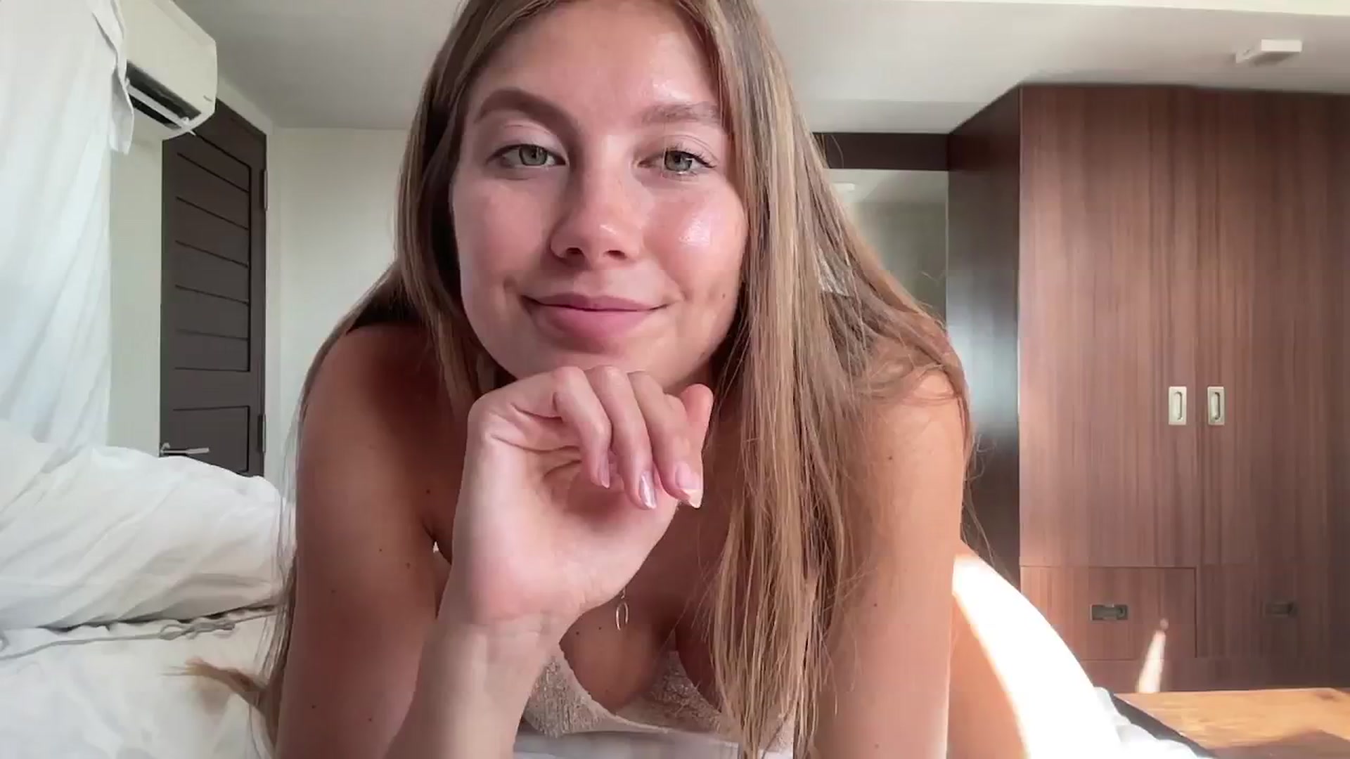 Gallery image thumbnail from SurfGirls's myfreecams stream on, 10/10/2024, 23:36 image 15 of 20