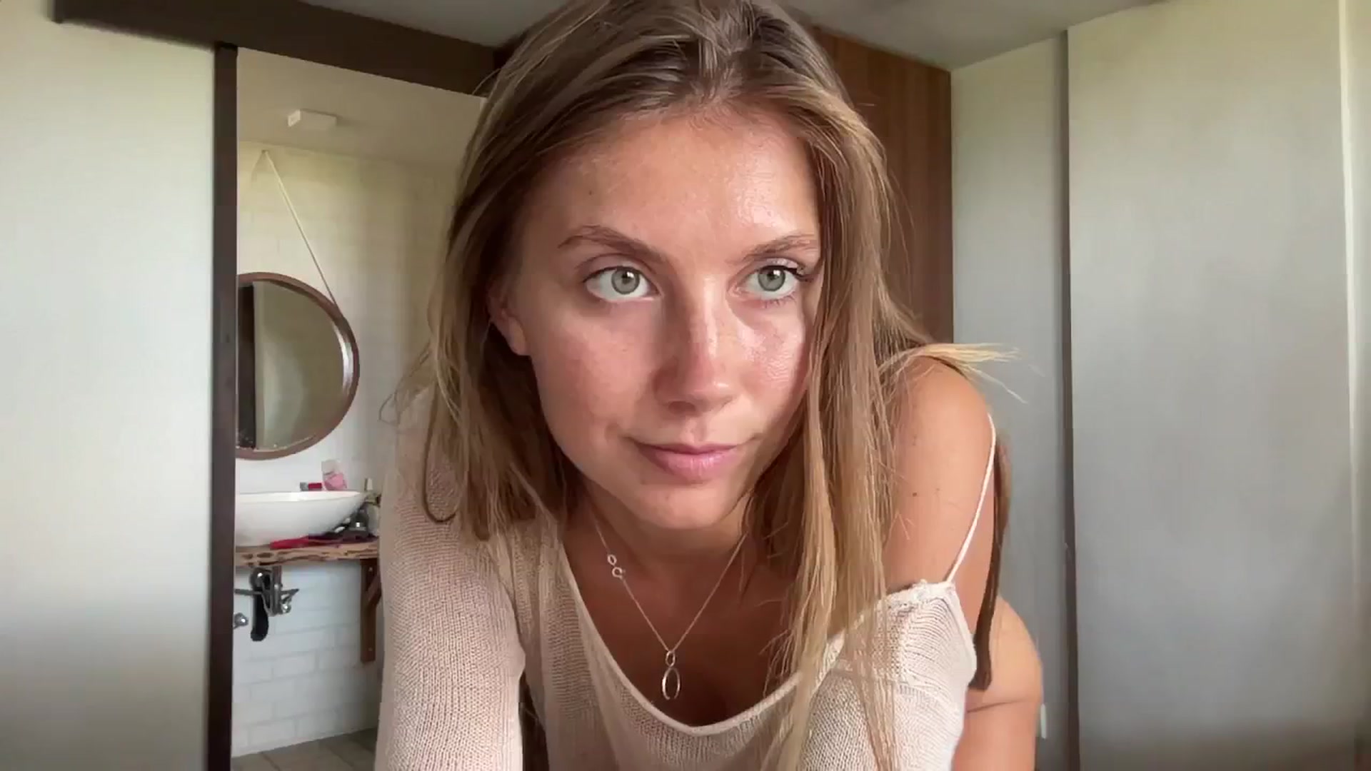 Gallery image thumbnail from SurfGirls's myfreecams stream on, 10/11/2024, 05:14 image 12 of 20