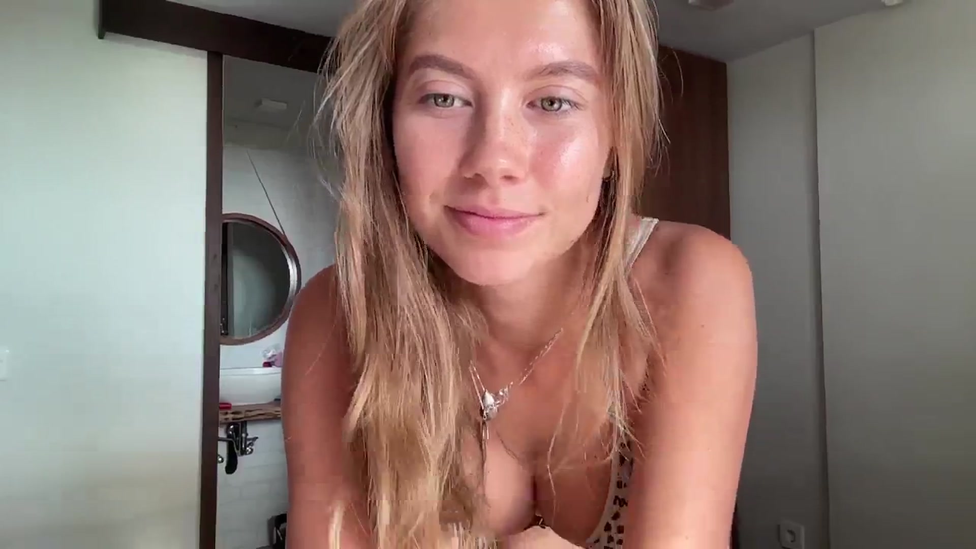 Gallery image thumbnail from SurfGirls's myfreecams stream on, 10/21/2024, 24:01 image 2 of 20