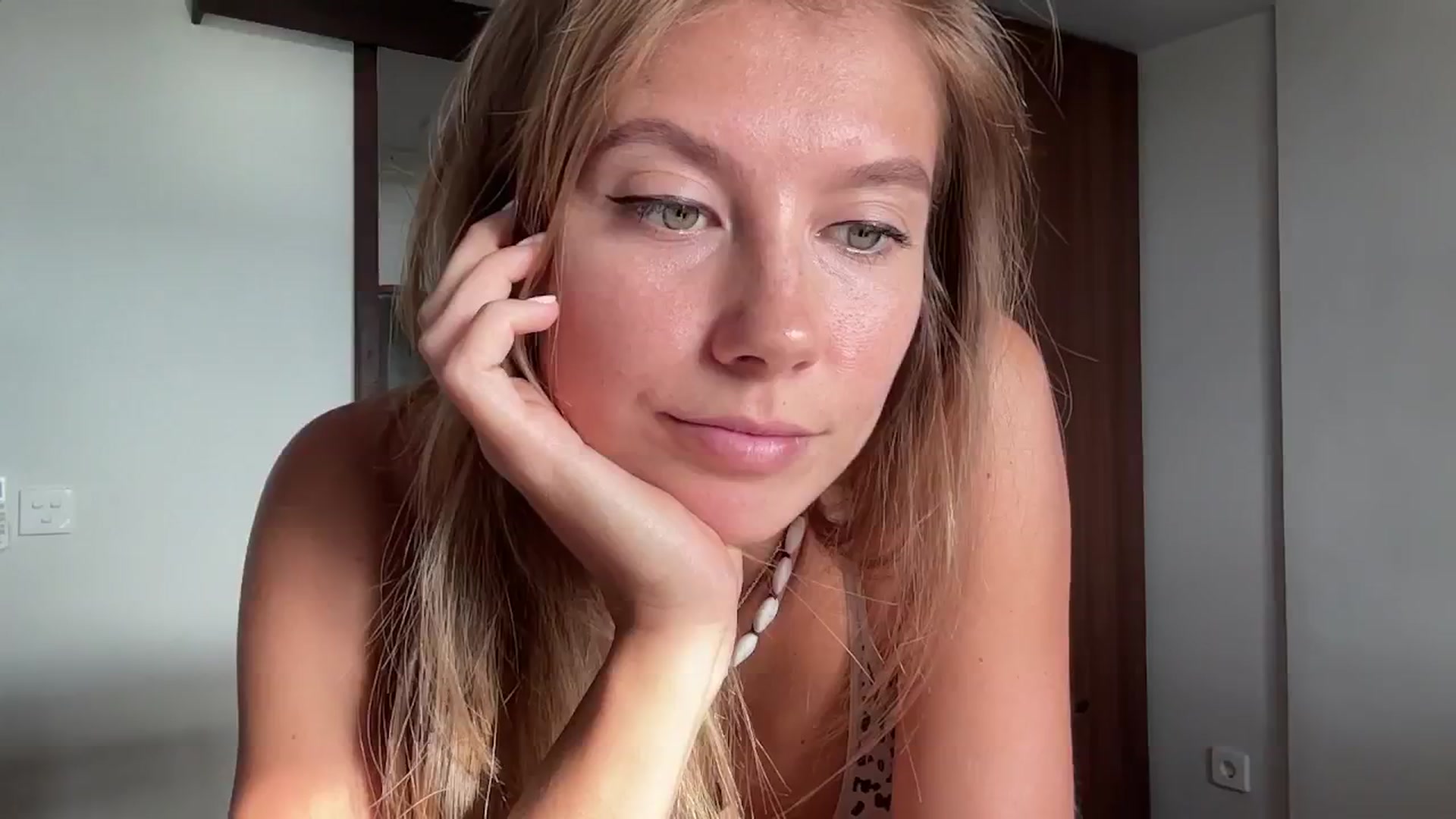 Gallery image thumbnail from SurfGirls's myfreecams stream on, 10/24/2024, 23:49 image 16 of 20