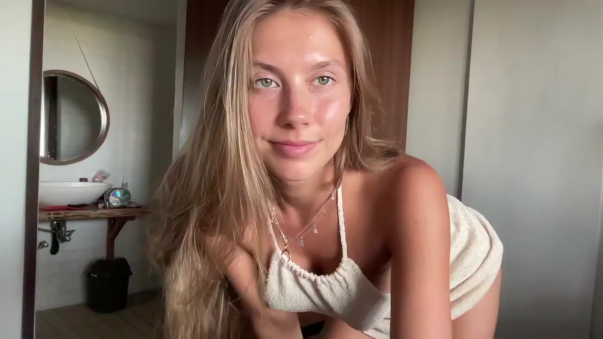 Gallery image thumbnail from SurfGirls's myfreecams stream on, 10/28/2024, 09:35 image 2 of 20