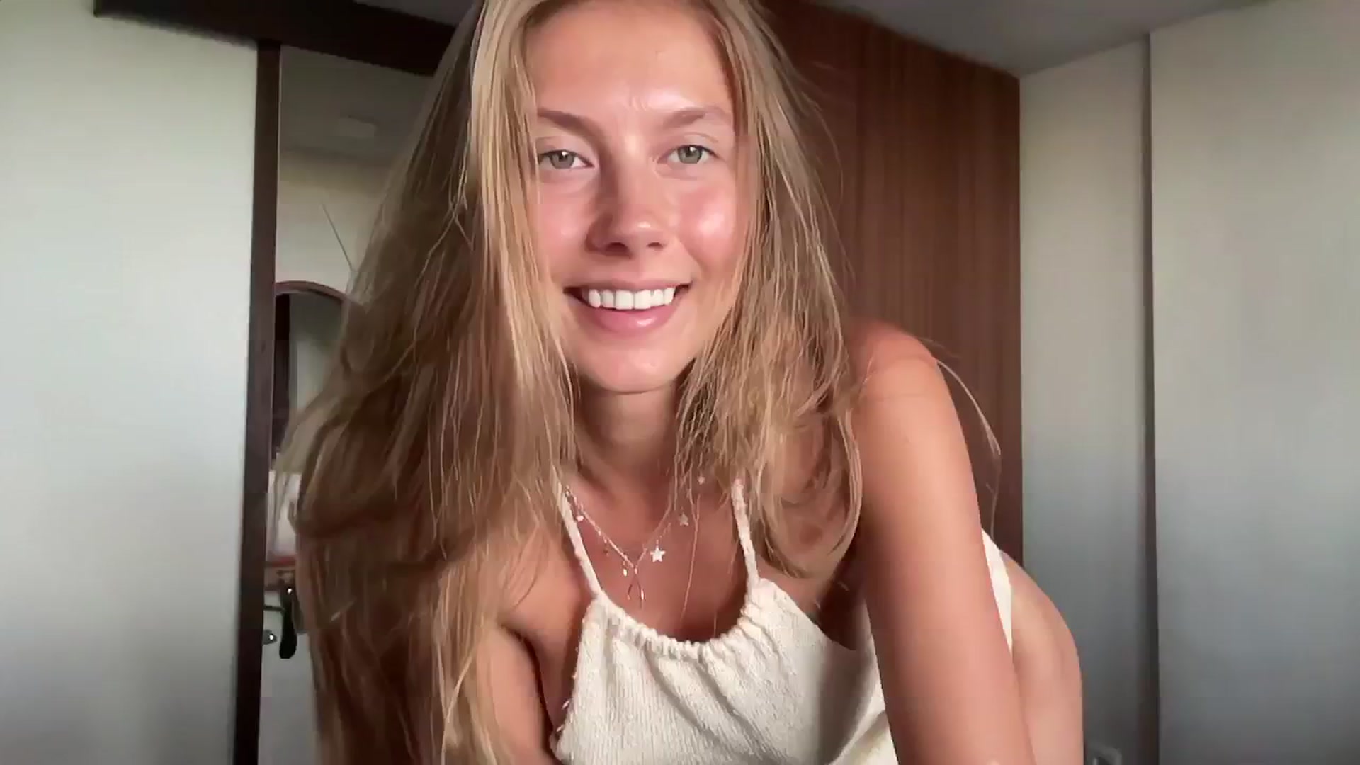 Gallery image thumbnail from SurfGirls's myfreecams stream on, 10/28/2024, 09:35 image 14 of 20