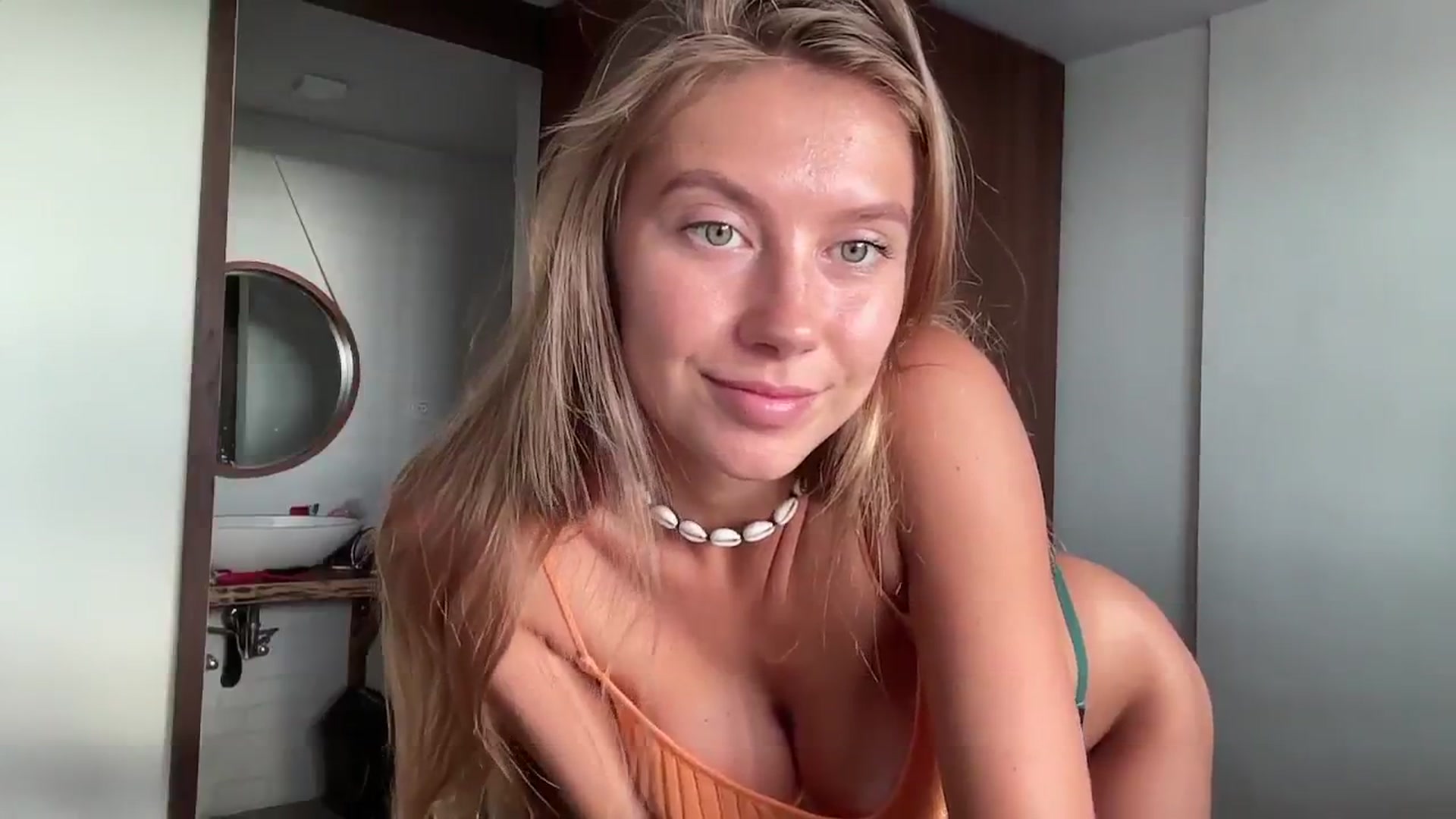 Gallery image thumbnail from SurfGirls's myfreecams stream on, 10/28/2024, 23:28 image 4 of 20