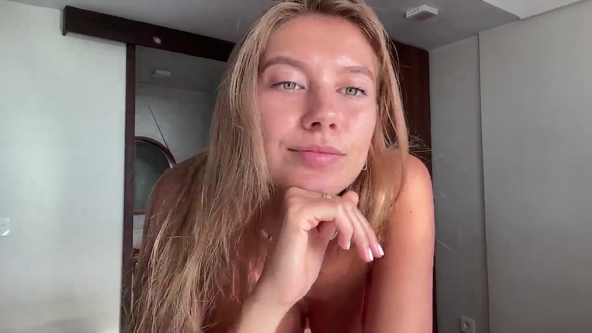 Gallery image thumbnail from SurfGirls's myfreecams stream on, 10/28/2024, 23:28 image 10 of 20