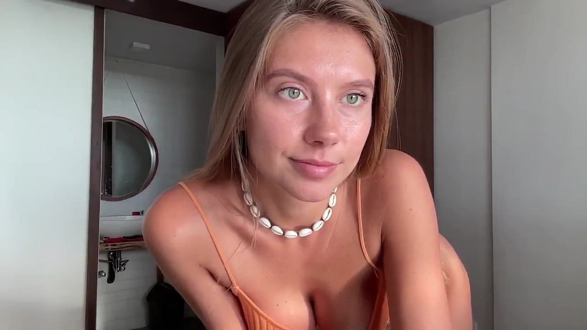 Gallery image thumbnail from SurfGirls's myfreecams stream on, 10/28/2024, 23:28 image 12 of 20