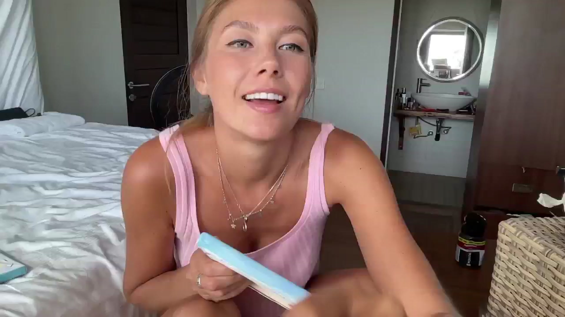 Gallery image thumbnail from SurfGirls's myfreecams stream on, 11/02/2024, 03:32 image 2 of 20