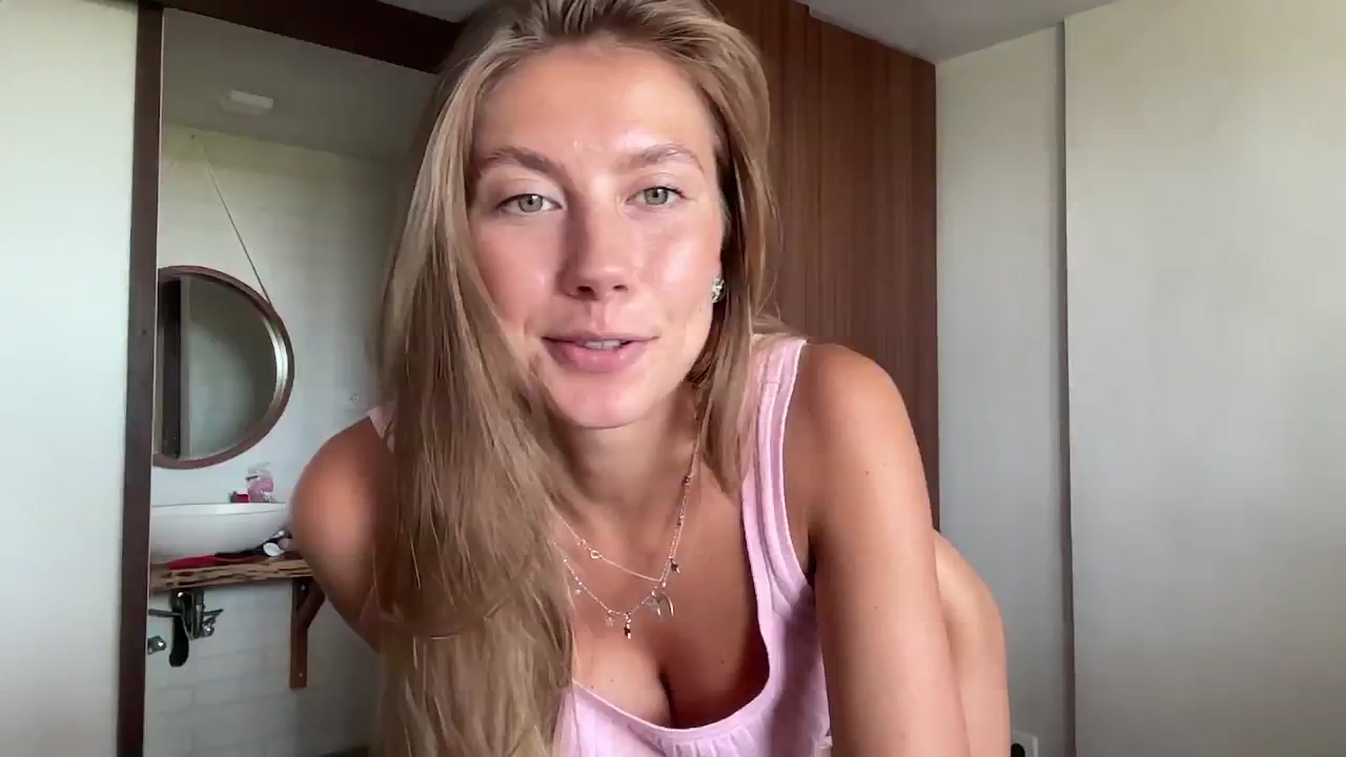 Gallery image thumbnail from SurfGirls's myfreecams stream on, 11/03/2024, 02:18 image 2 of 20