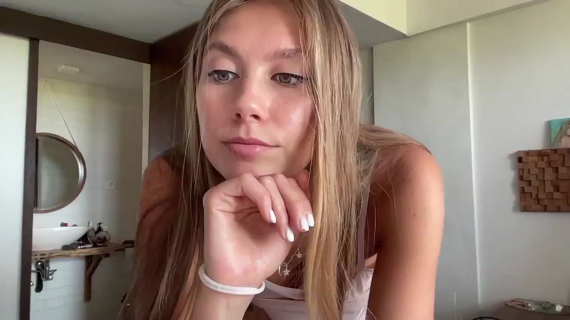 Gallery image thumbnail from SurfGirls's myfreecams stream on, 11/13/2024, 04:36 image 16 of 20