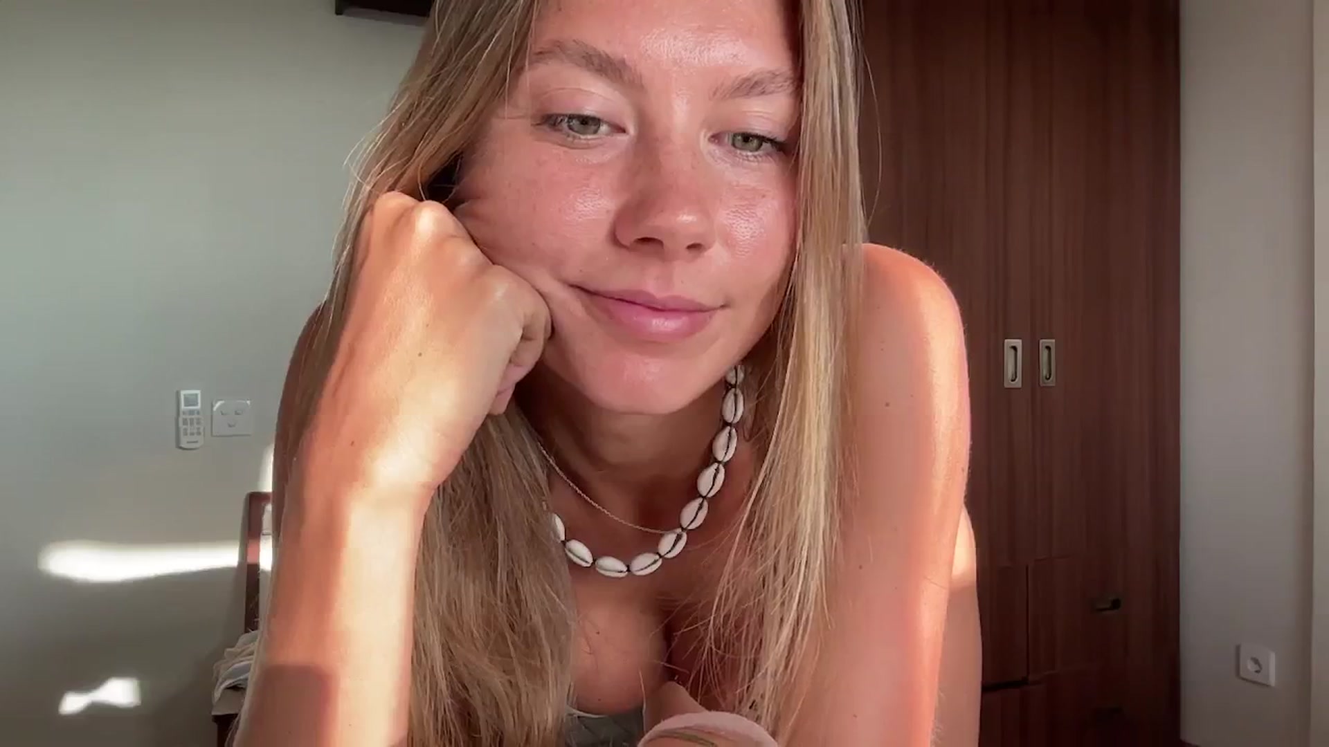 Gallery image thumbnail from SurfGirls's myfreecams stream on, 11/17/2024, 23:06 image 10 of 20